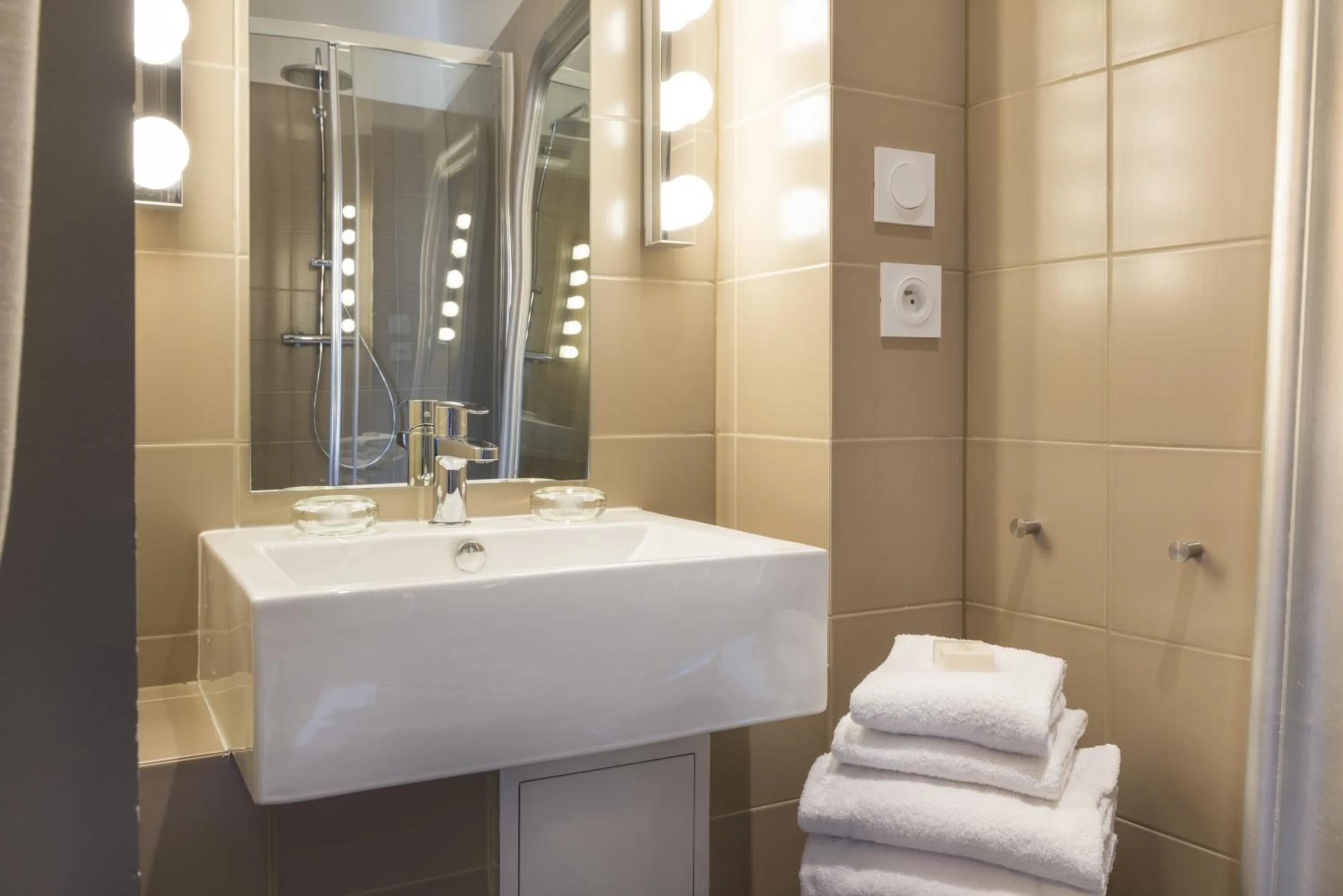 Bathroom in Hôtel de Russie