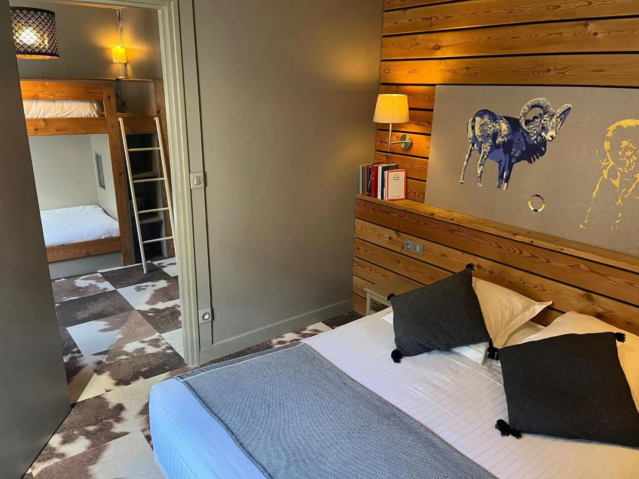 Bed in Hôtel de Russie