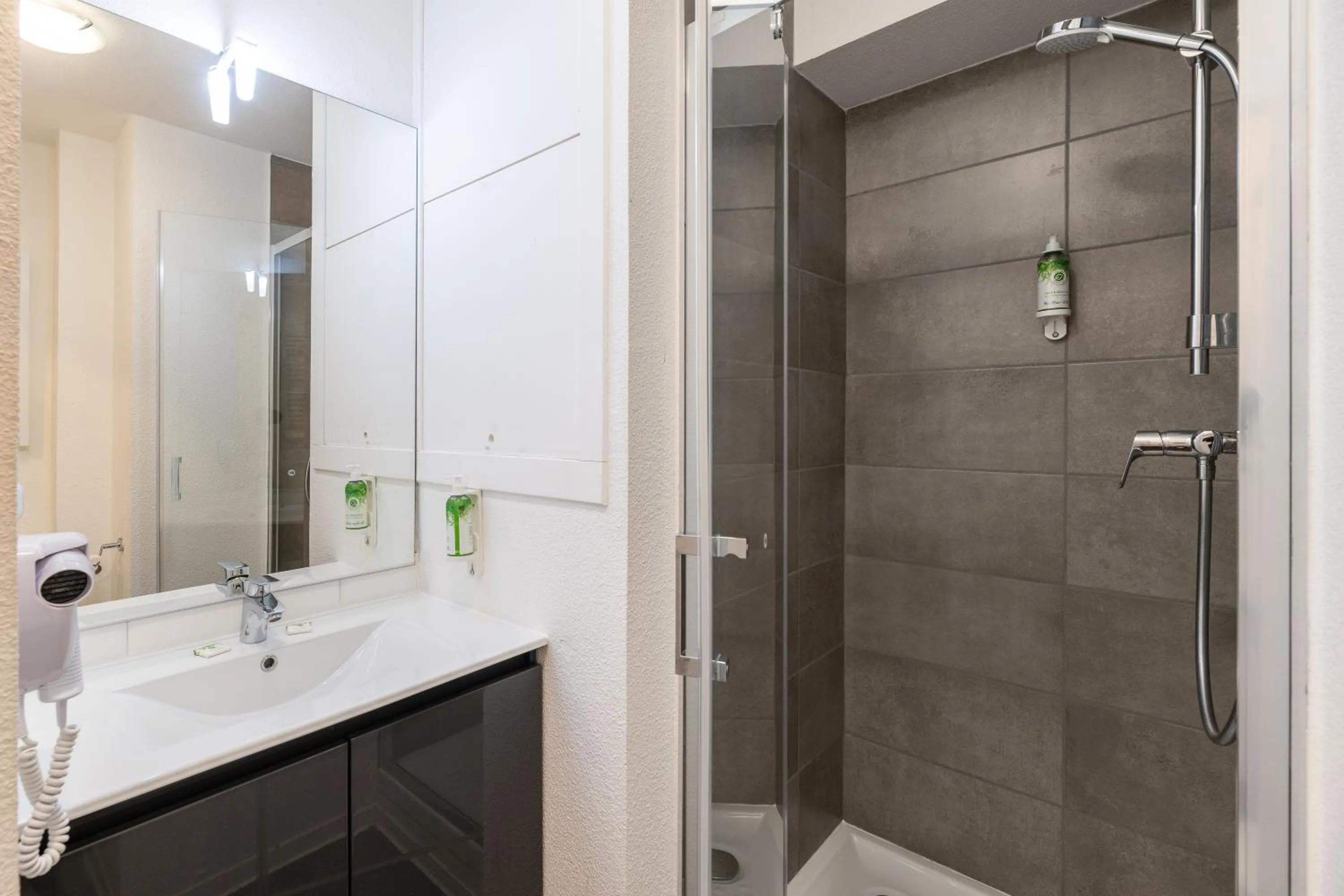 Shower in Residhotel St Etienne Centre