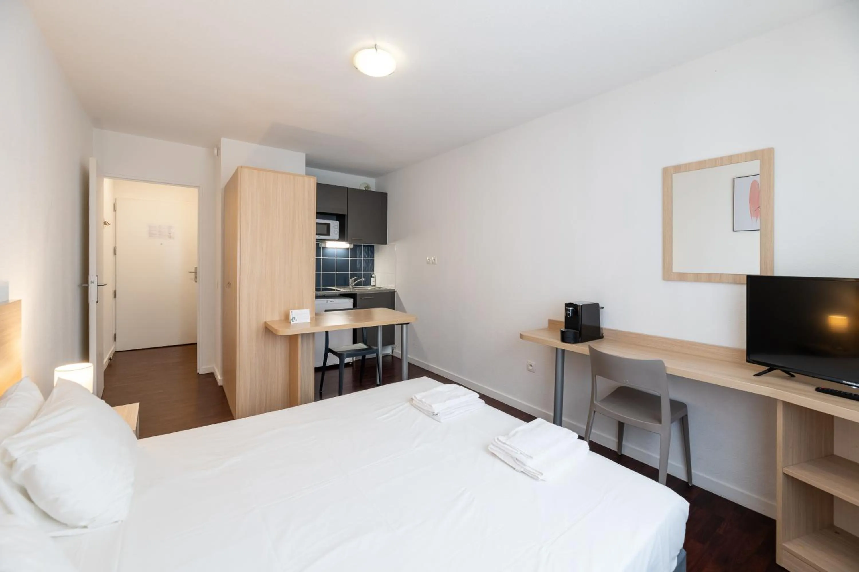 Photo of the whole room, Bed in Residhotel St Etienne Centre