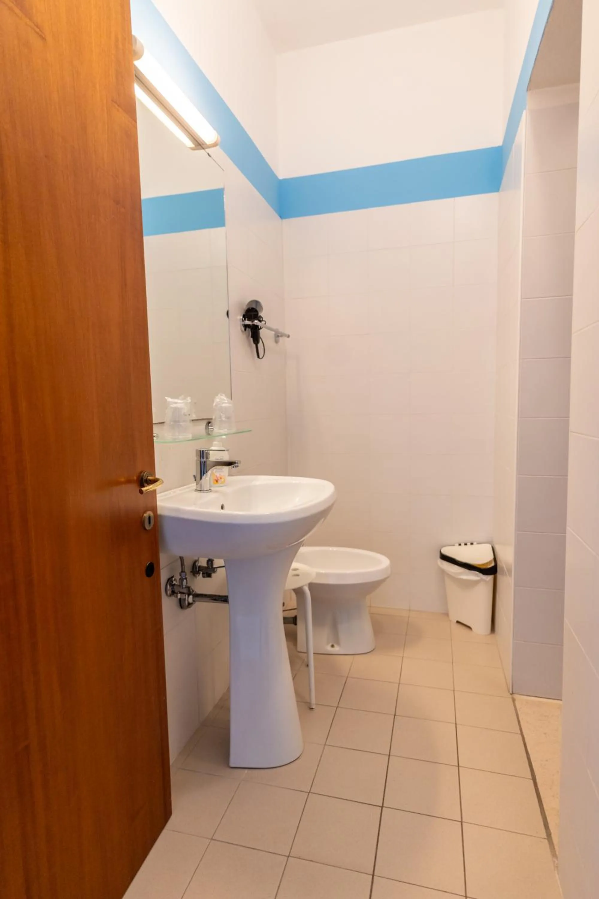 Toilet in Hotel Il Lato Azzurro - Isola di Sant'Erasmo - NO VEHICLES ACCESS