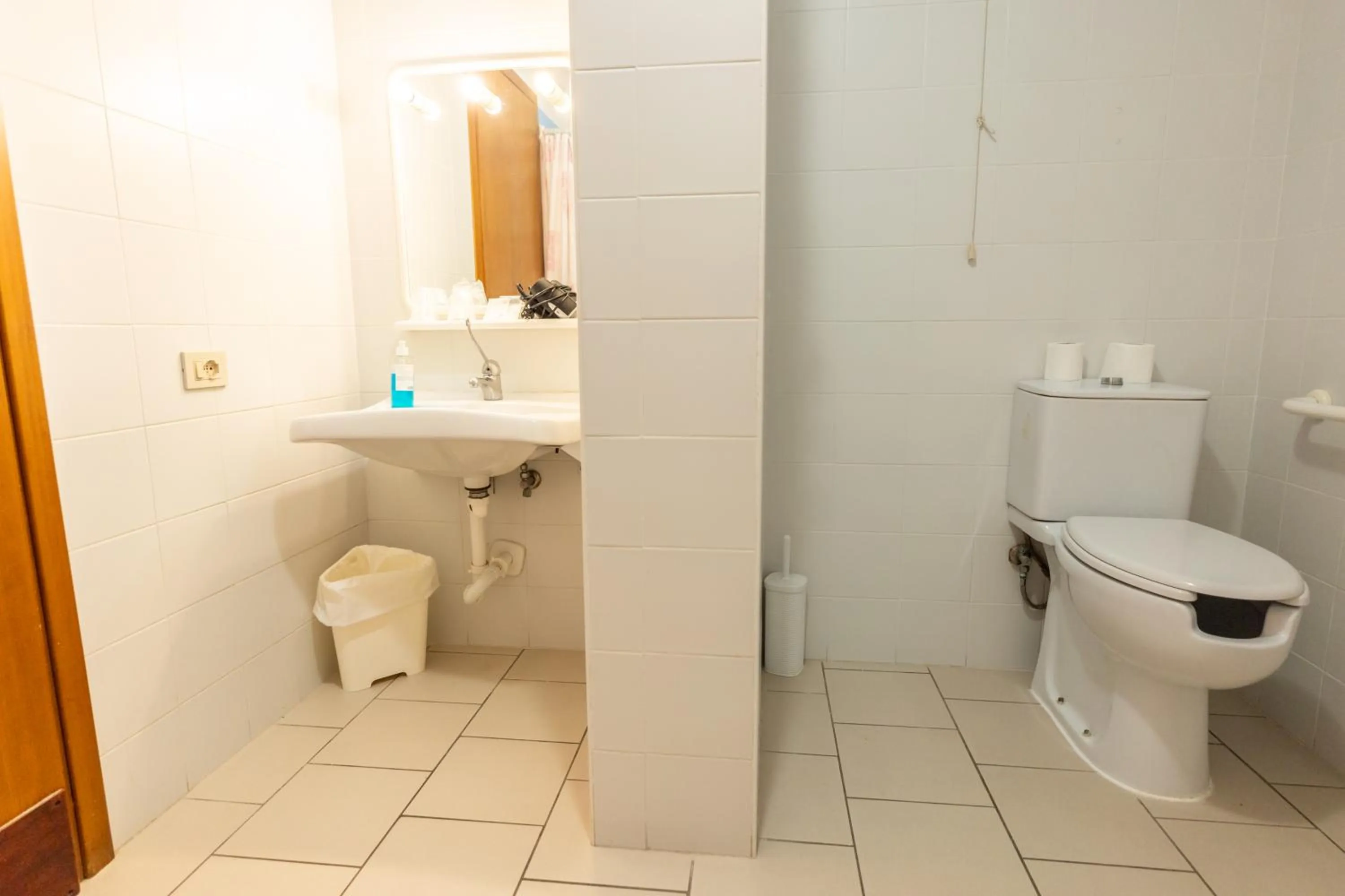 Toilet in Hotel Il Lato Azzurro - Isola di Sant'Erasmo - NO VEHICLES ACCESS