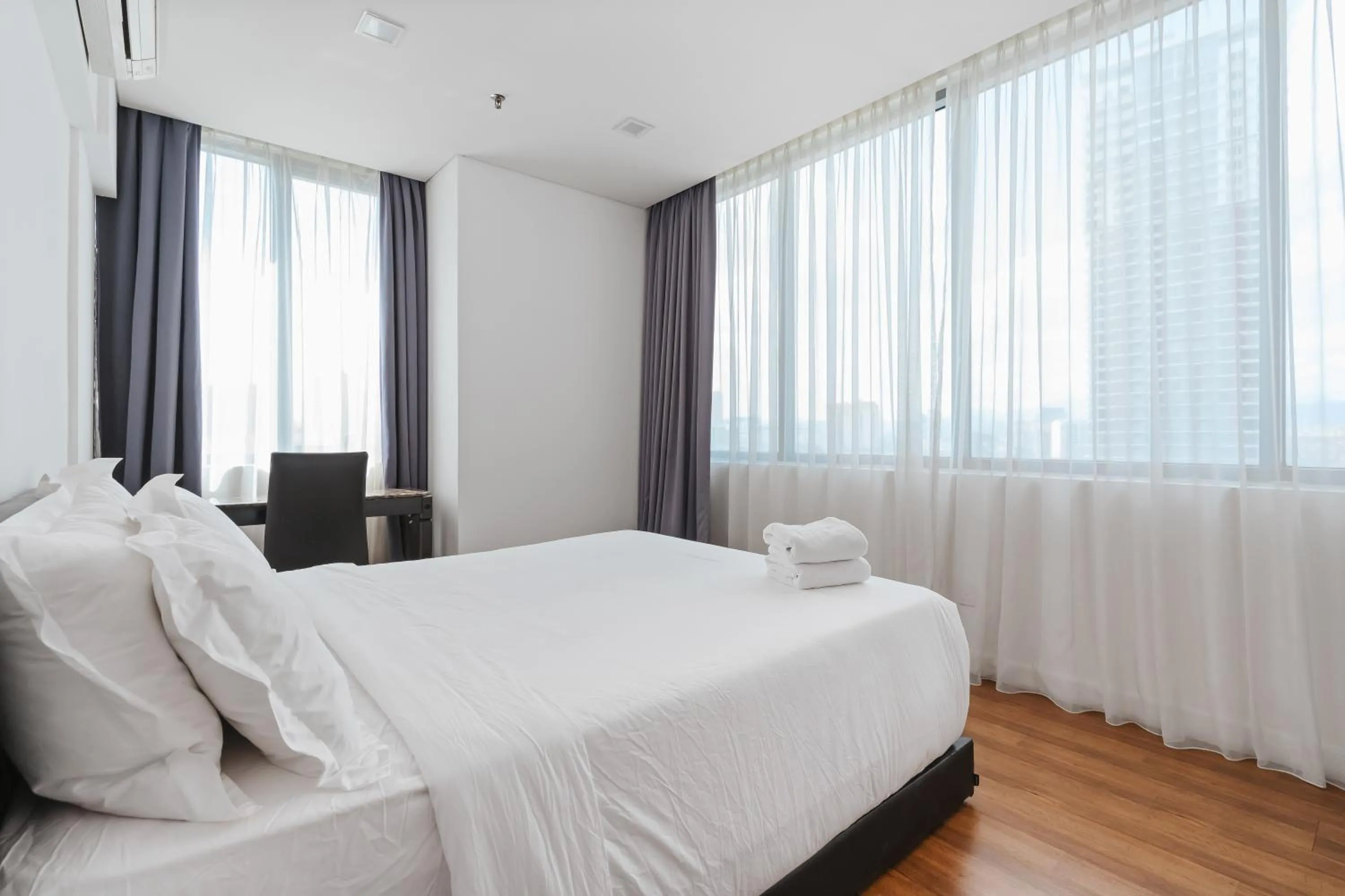 Bed in Summer Suites KLCC Apartments by soulasia