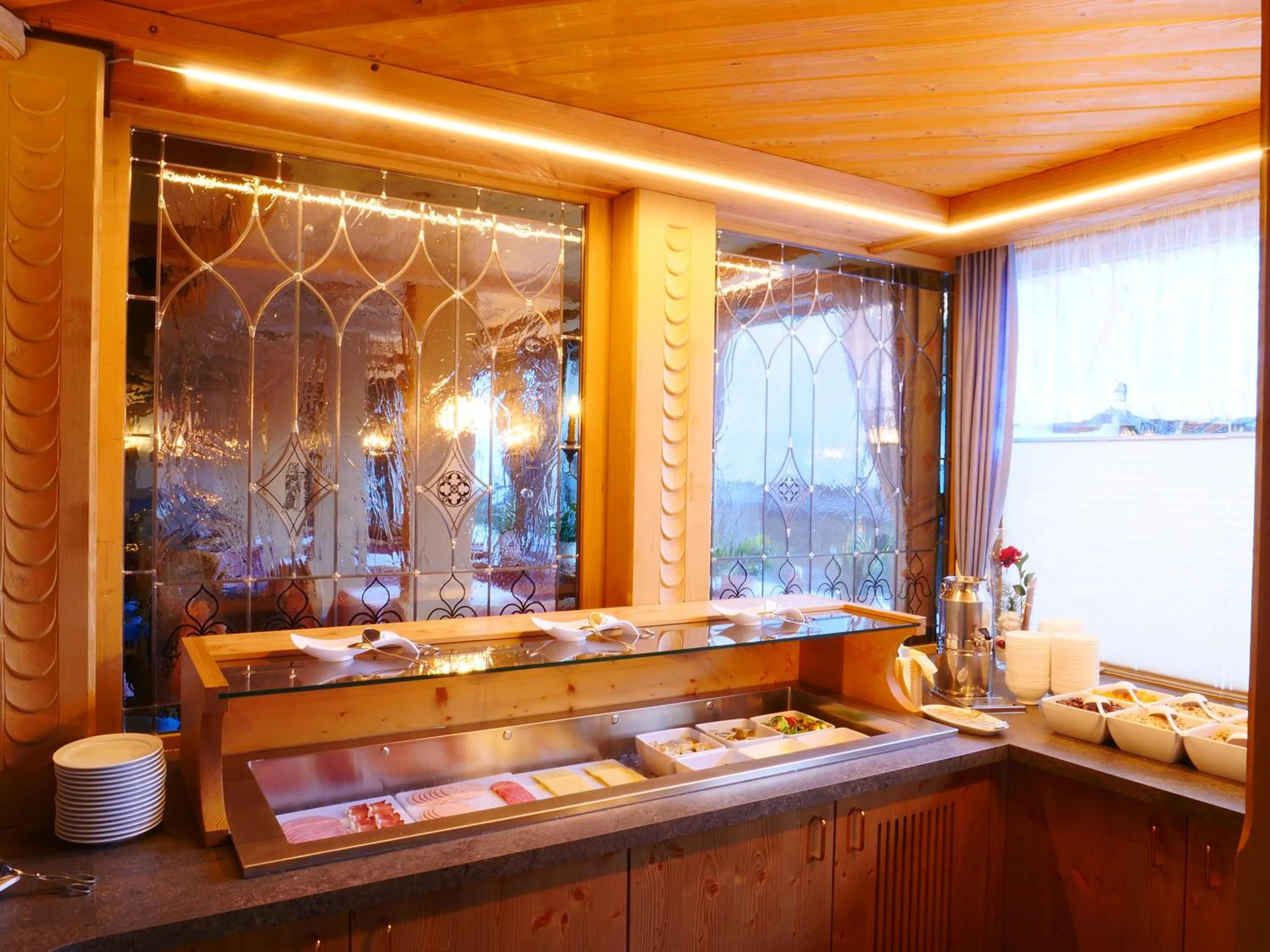 Buffet breakfast in Parkhotel Sölden