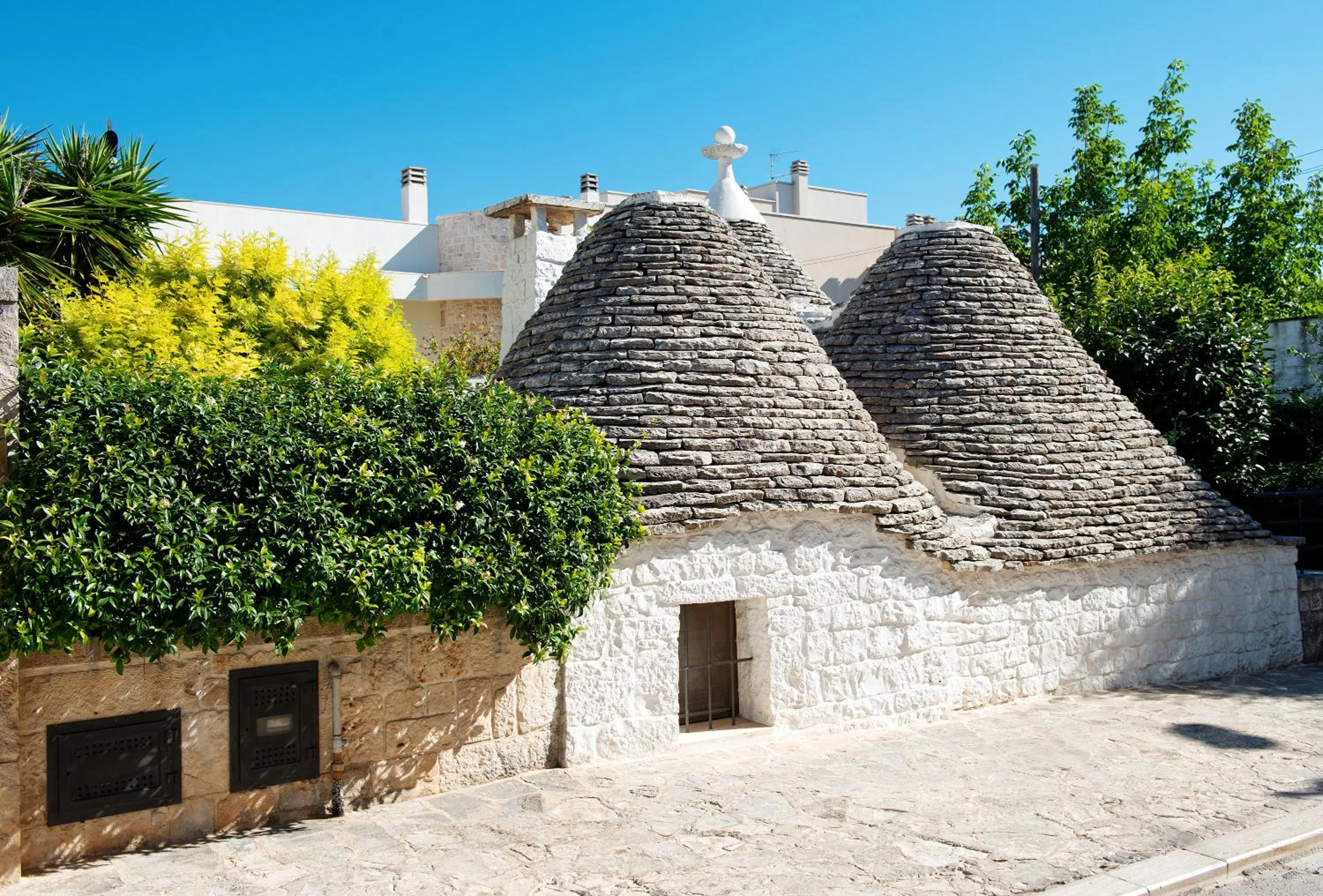 Property building in Trullo Giardino Fiorito