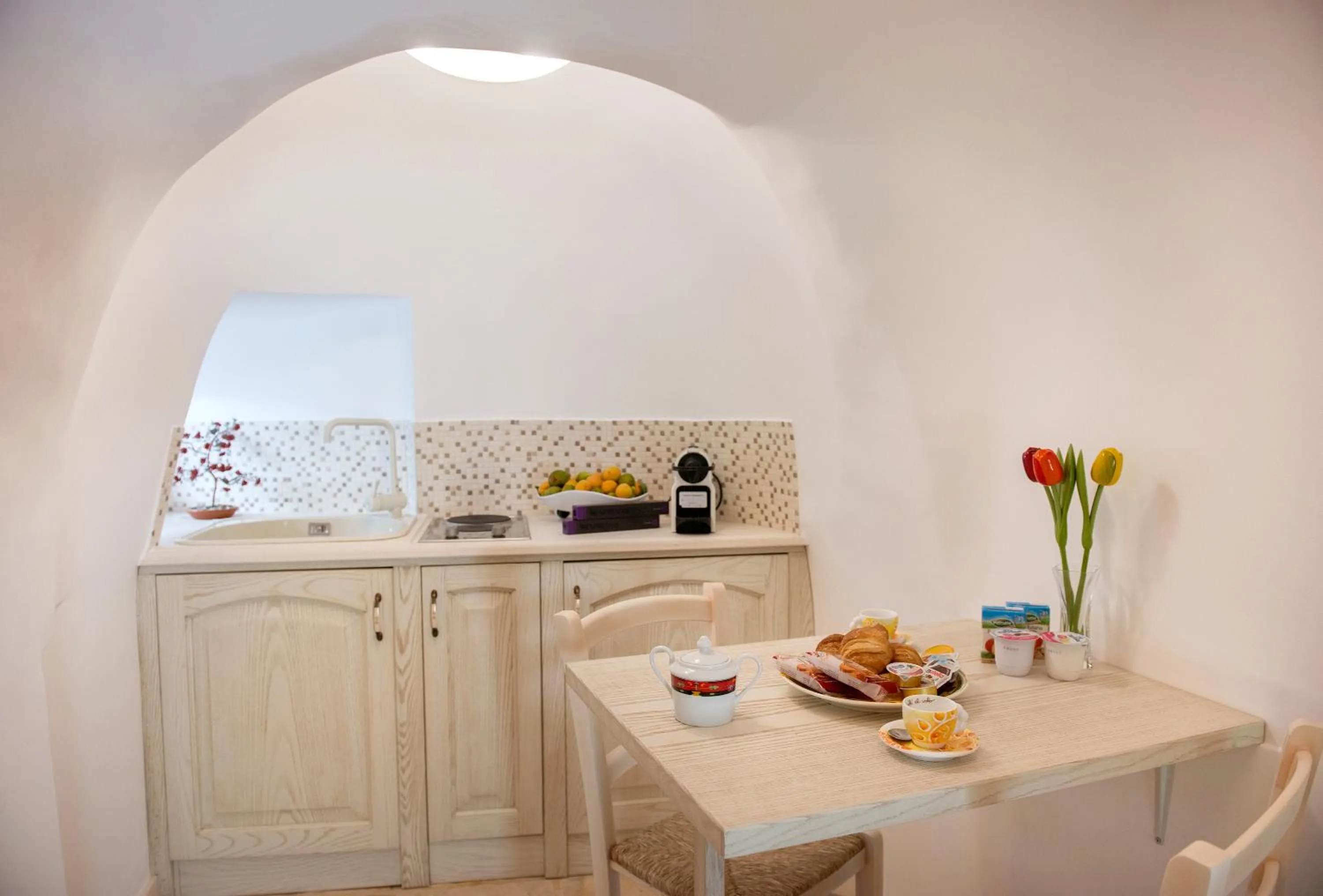 Dining area in Trullo Giardino Fiorito