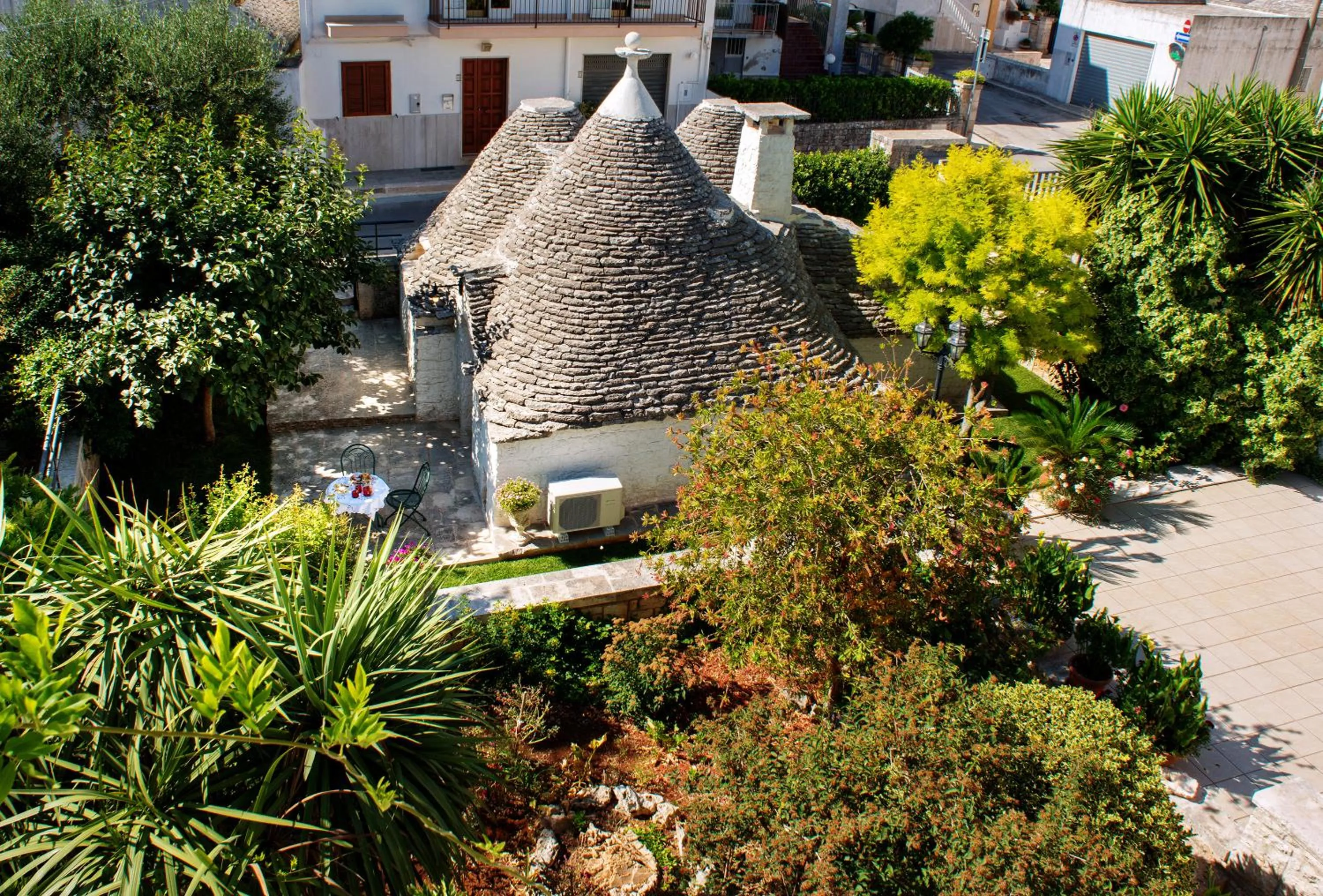Bird's eye view in Trullo Giardino Fiorito
