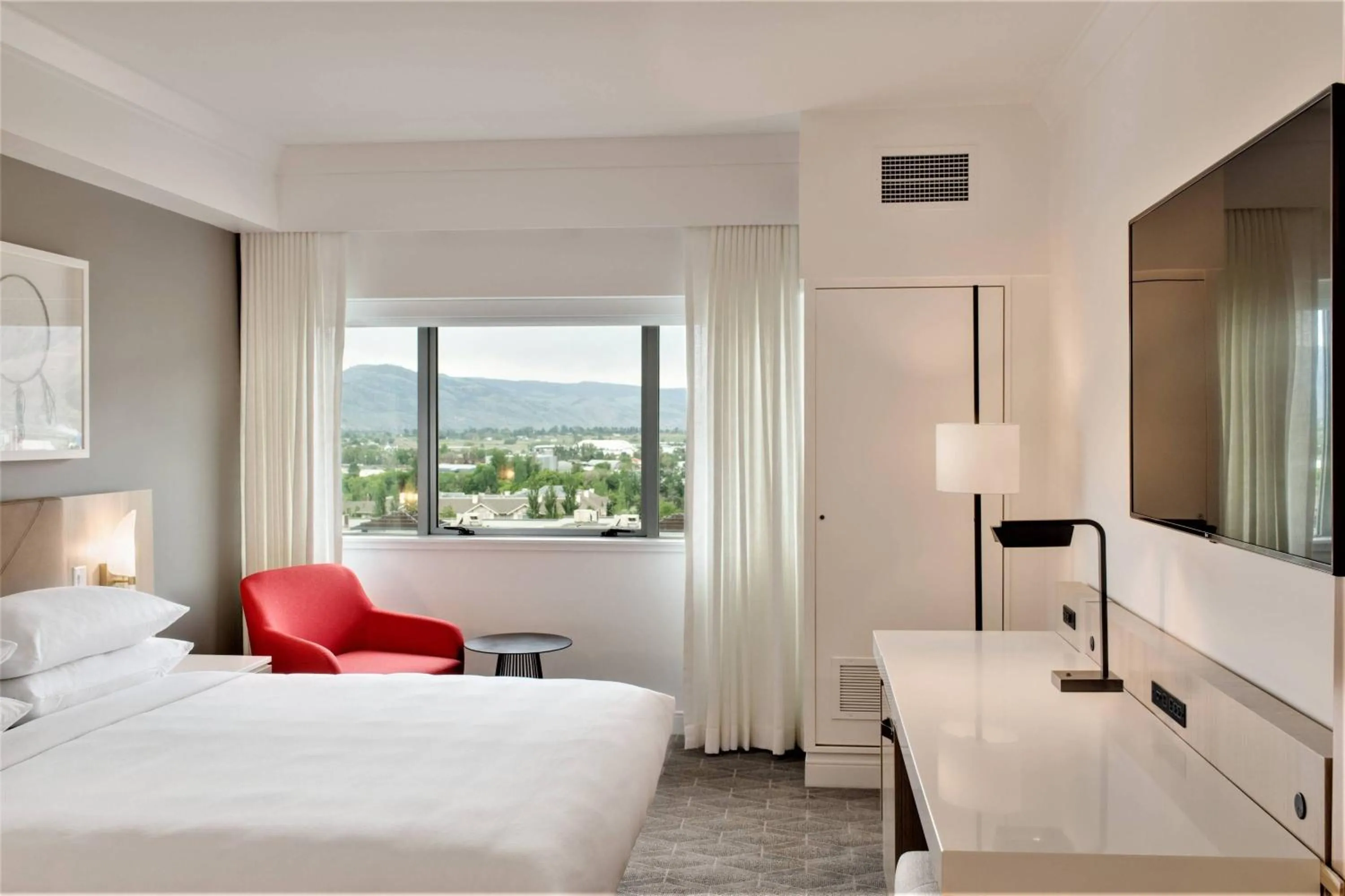 Photo of the whole room, Bed in Delta Hotels by Marriott Kamloops