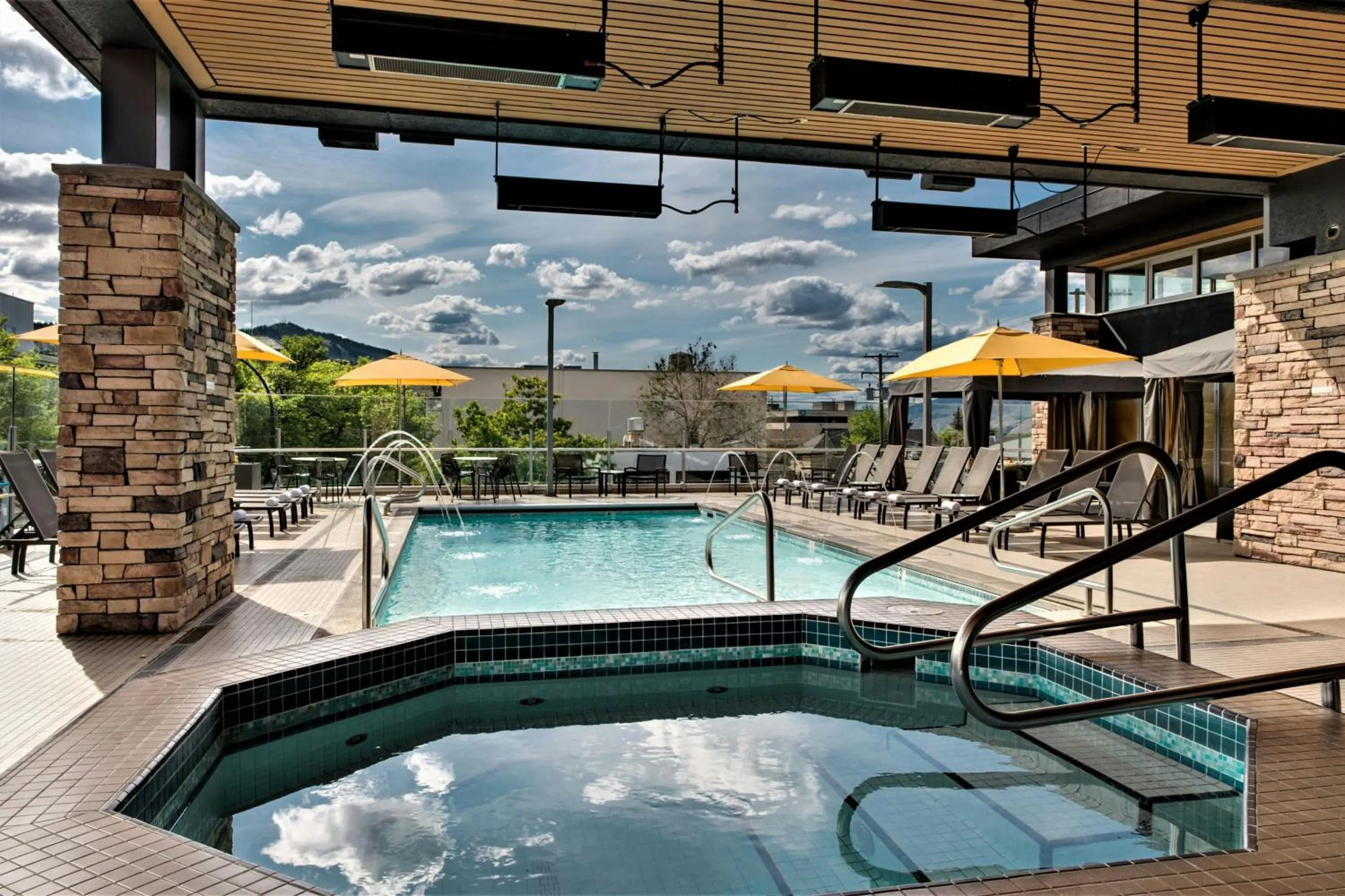 Swimming pool in Delta Hotels by Marriott Kamloops