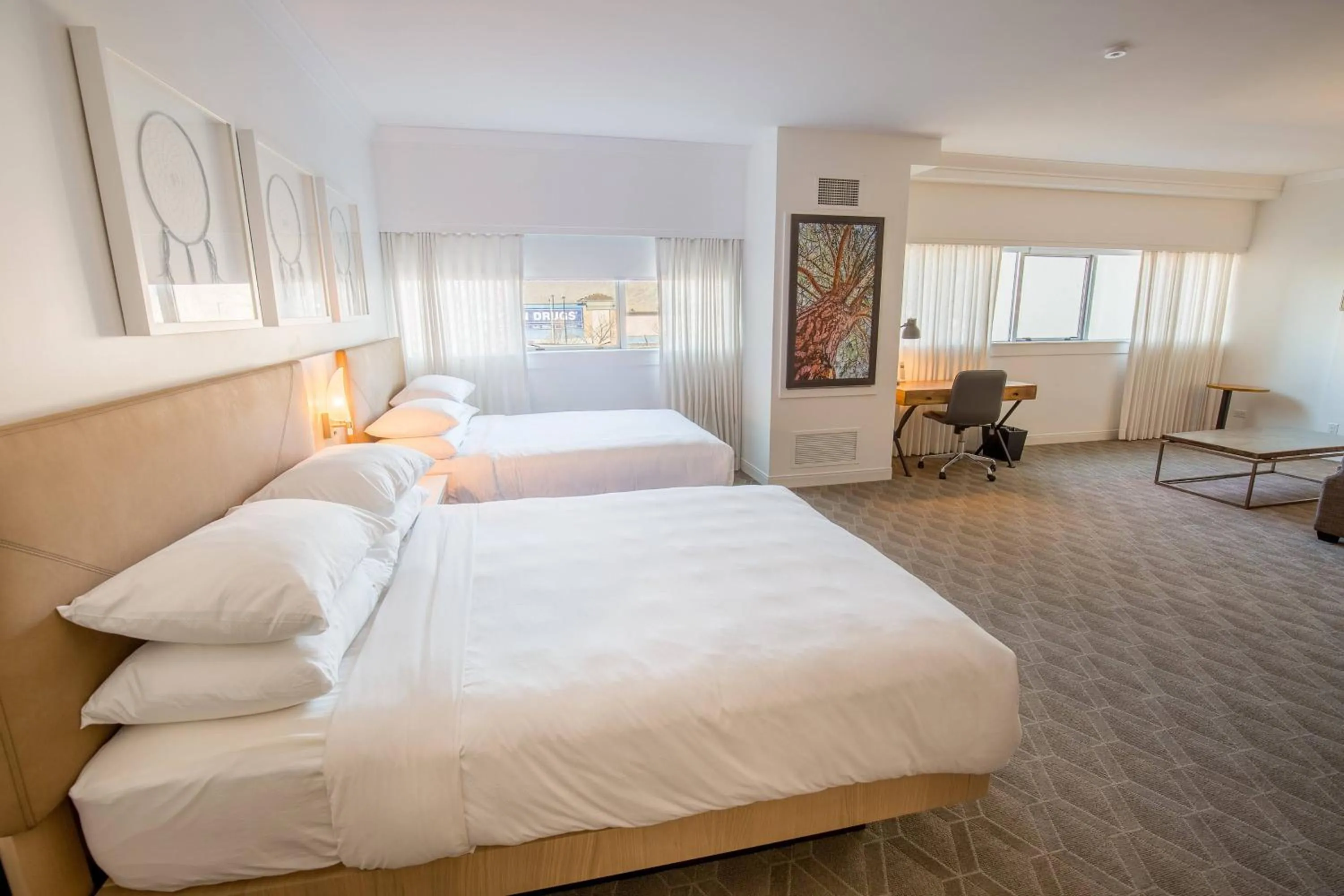 Photo of the whole room, Bed in Delta Hotels by Marriott Kamloops