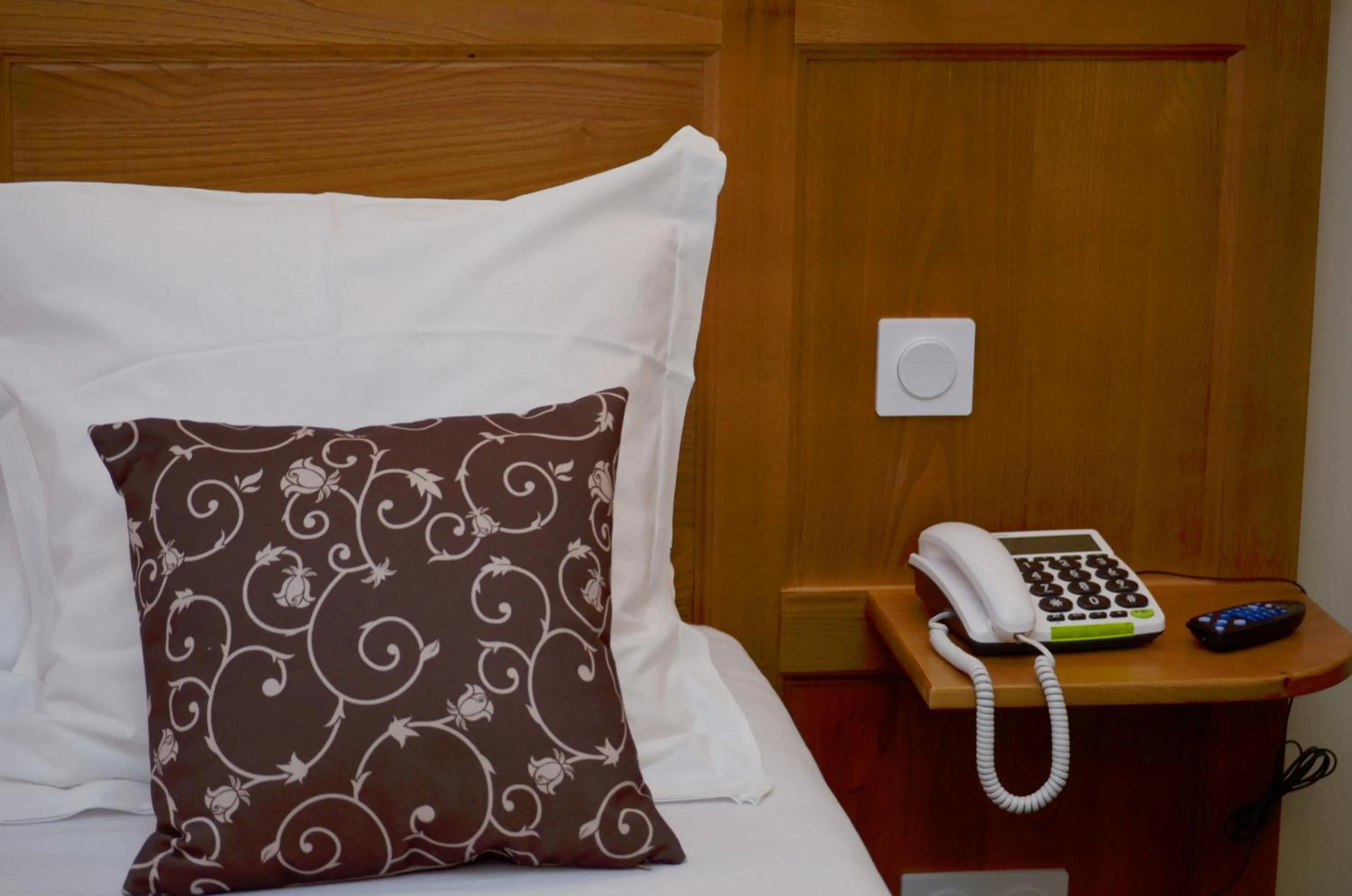 TV and multimedia, Bed in Hôtel Héliot, Cosy Places by Charme & Caractère