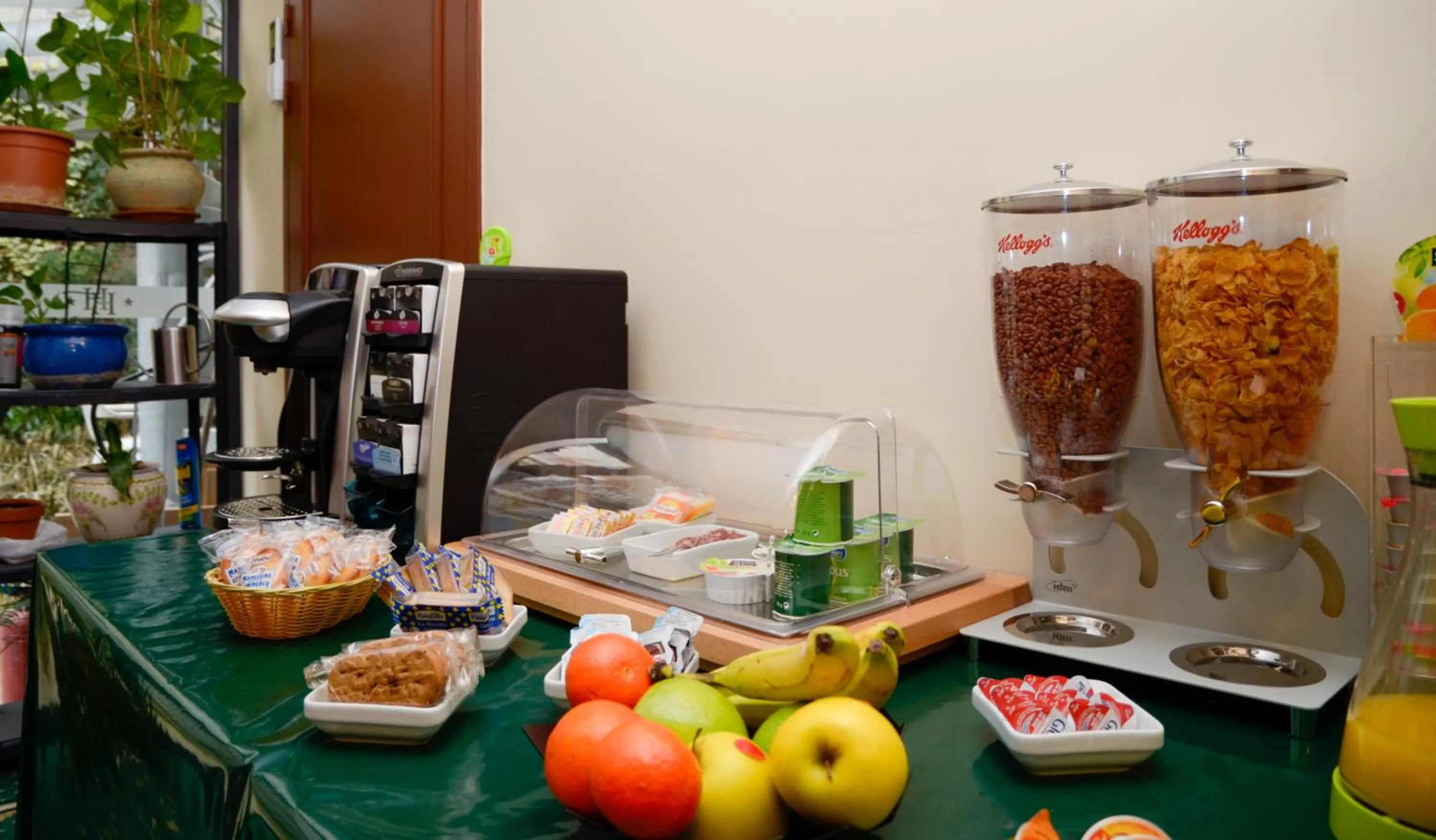 Restaurant/places to eat in Hôtel Héliot, Cosy Places by Charme & Caractère