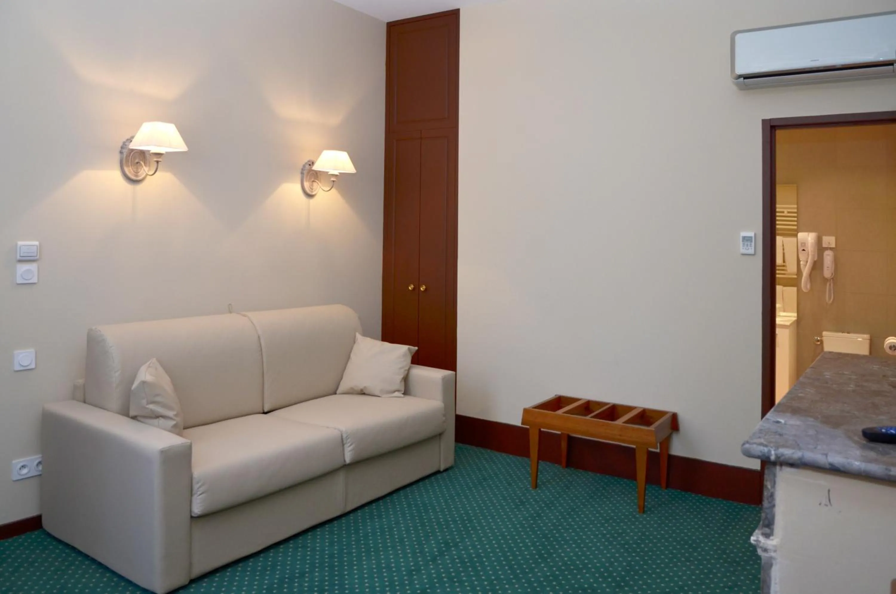 Photo of the whole room in Hôtel Héliot, Cosy Places by Charme & Caractère