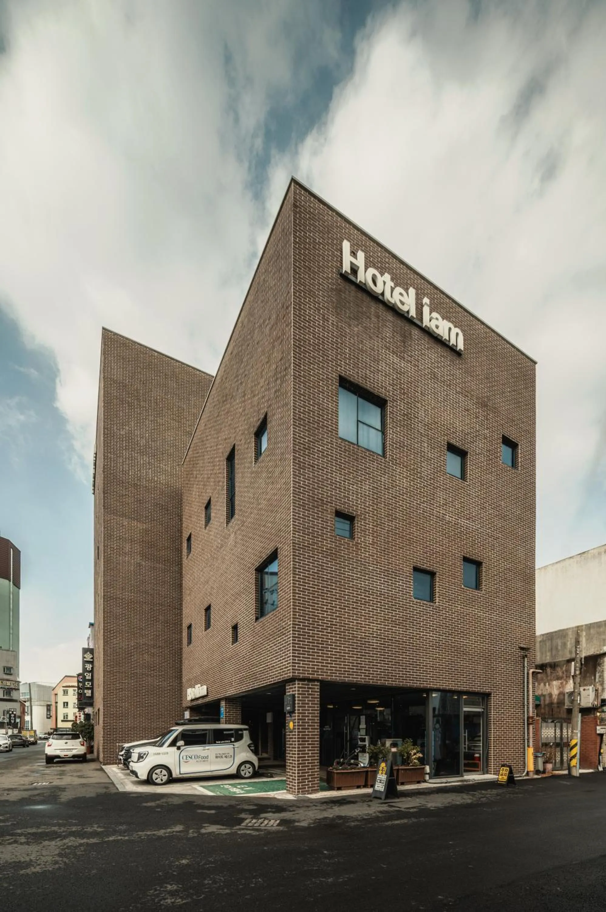 Property building in Hotel Iam