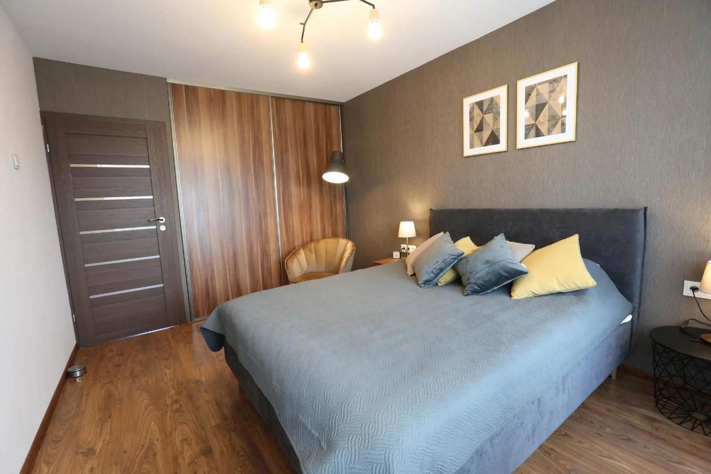 Bed in Modern 2 Rooms Apartment