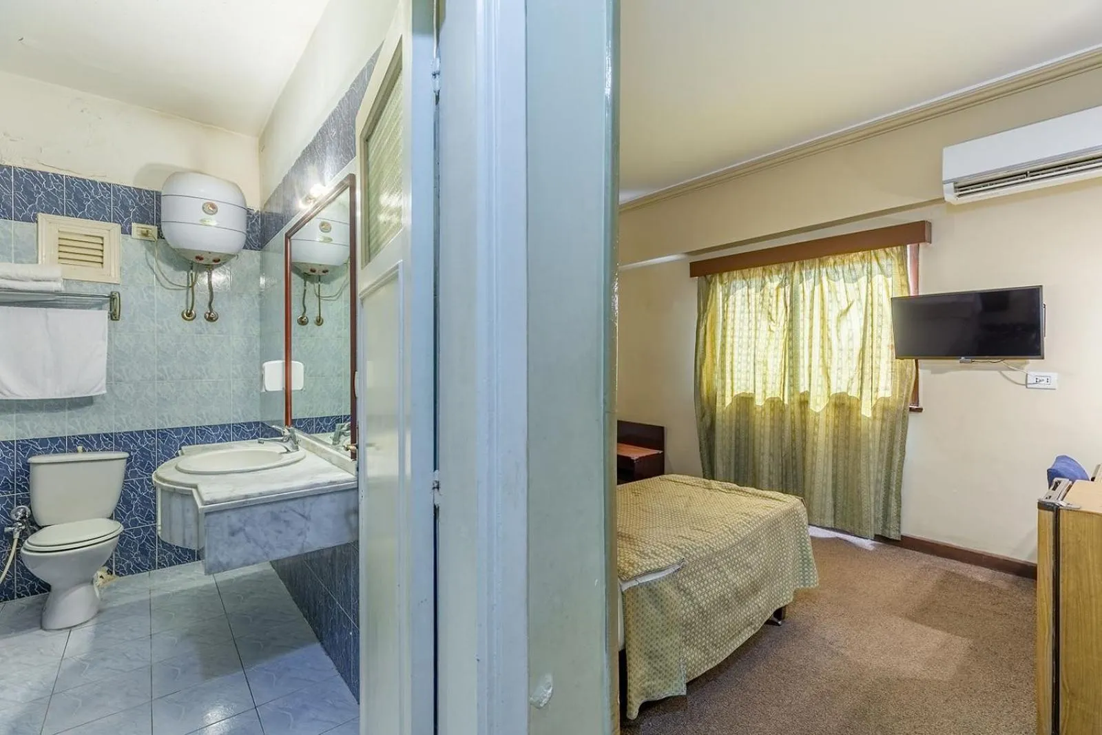 Bed in St George Hotel Cairo