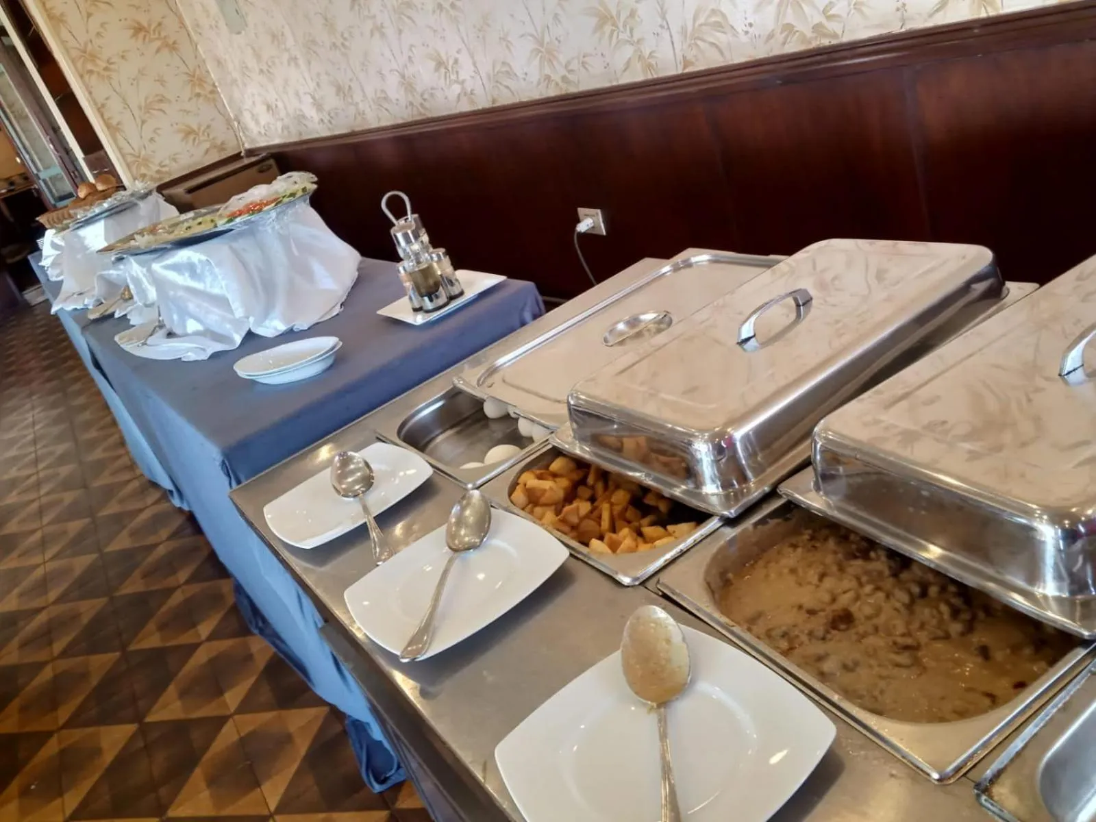 Restaurant/places to eat in St George Hotel Cairo