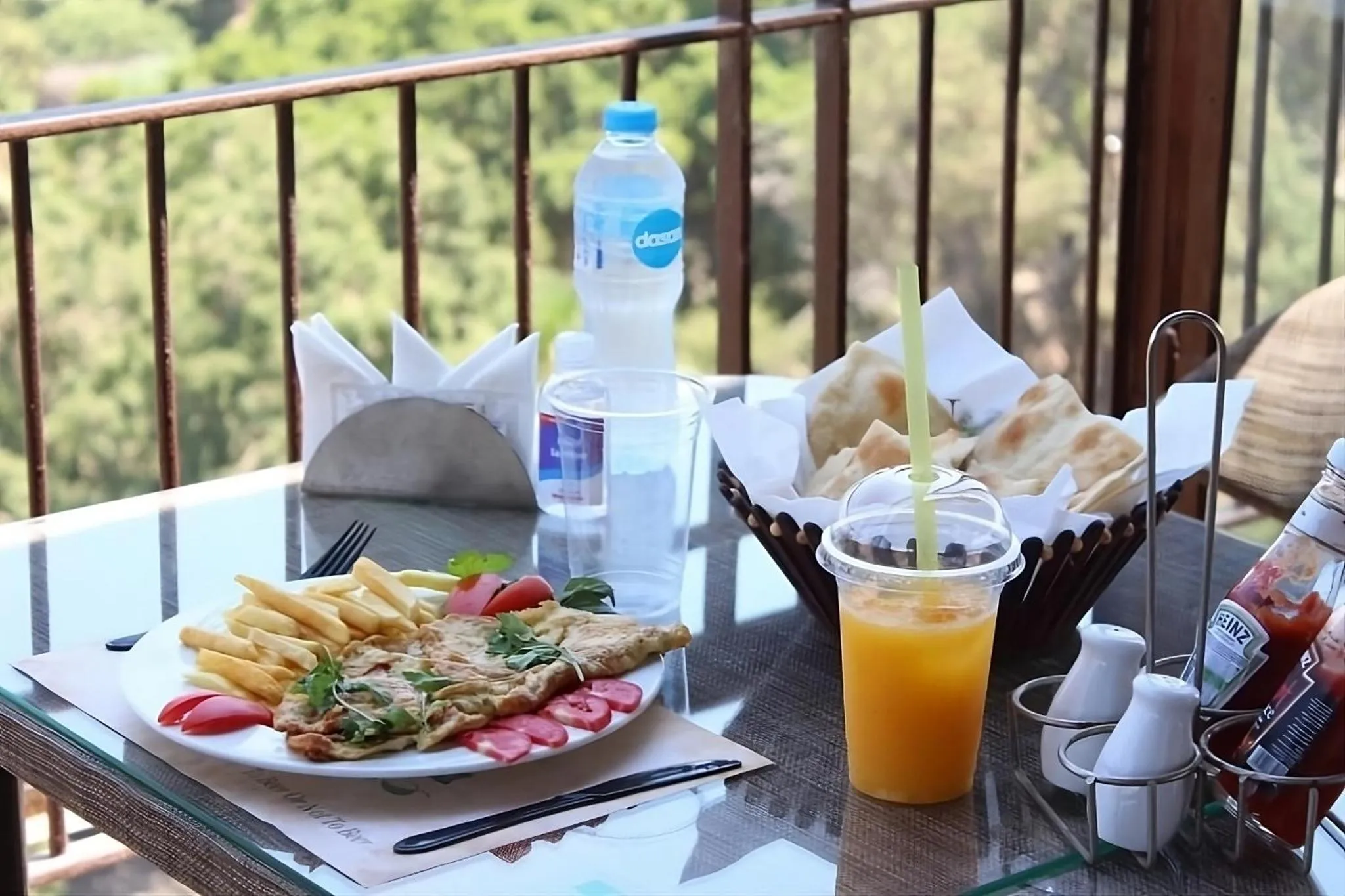 Restaurant/places to eat in St George Hotel Cairo