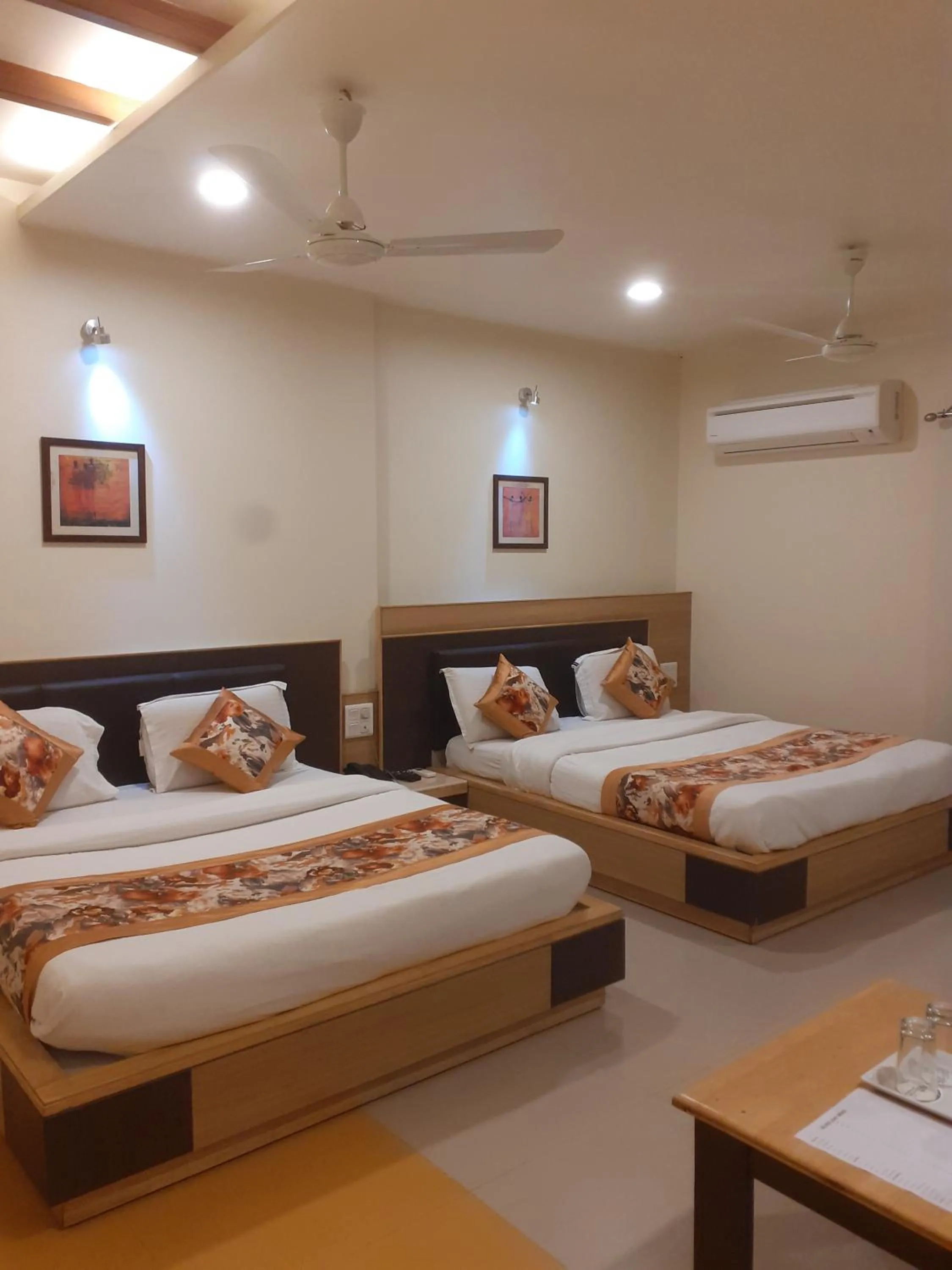 Bed in Hotel Silver Oak