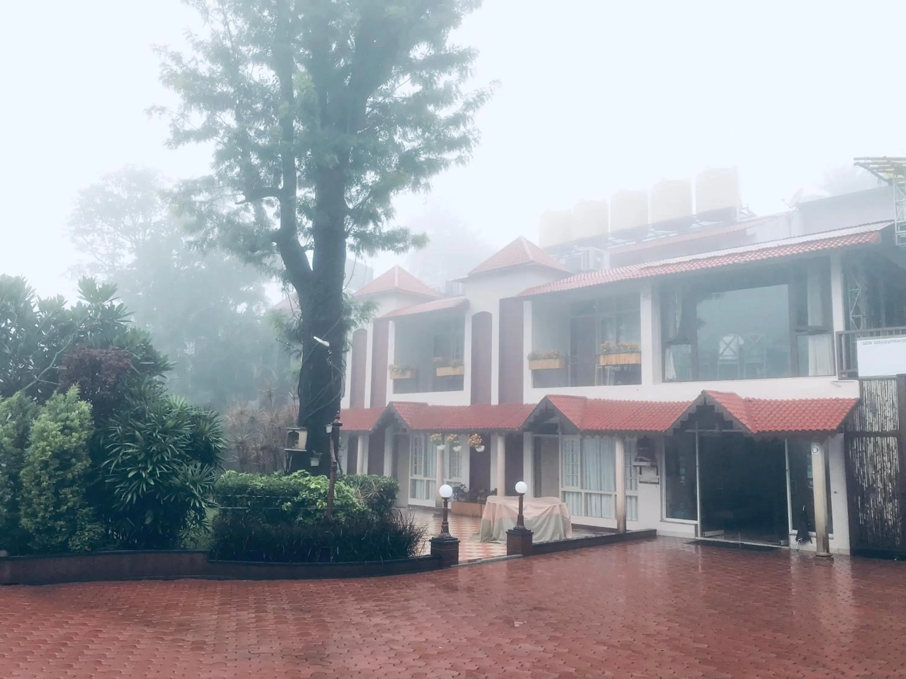 Garden, Property Building in Hotel Silver Oak