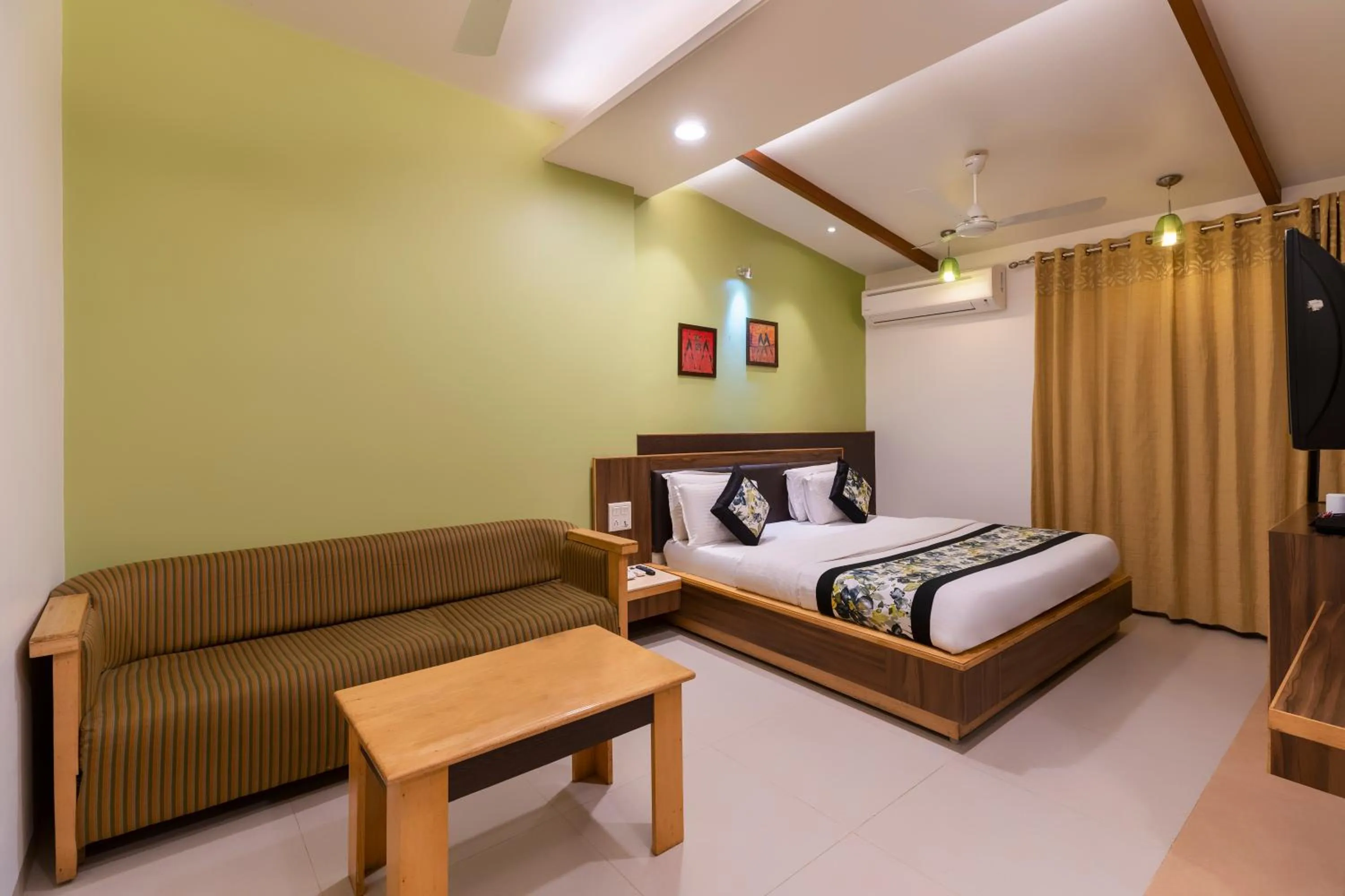 Bedroom in Hotel Silver Oak