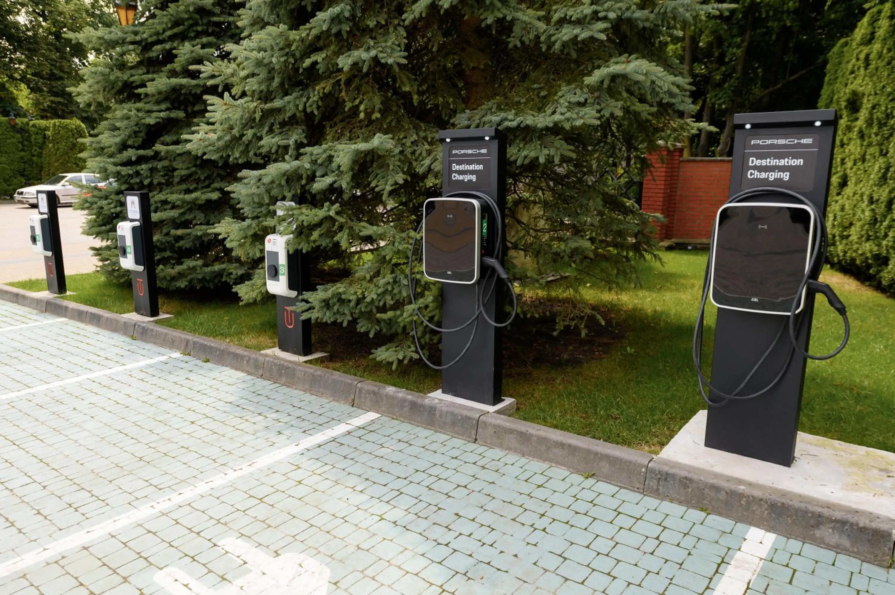 Parking in Citadel Inn Gastro Boutique Hotel - Готель Цитадель Львів