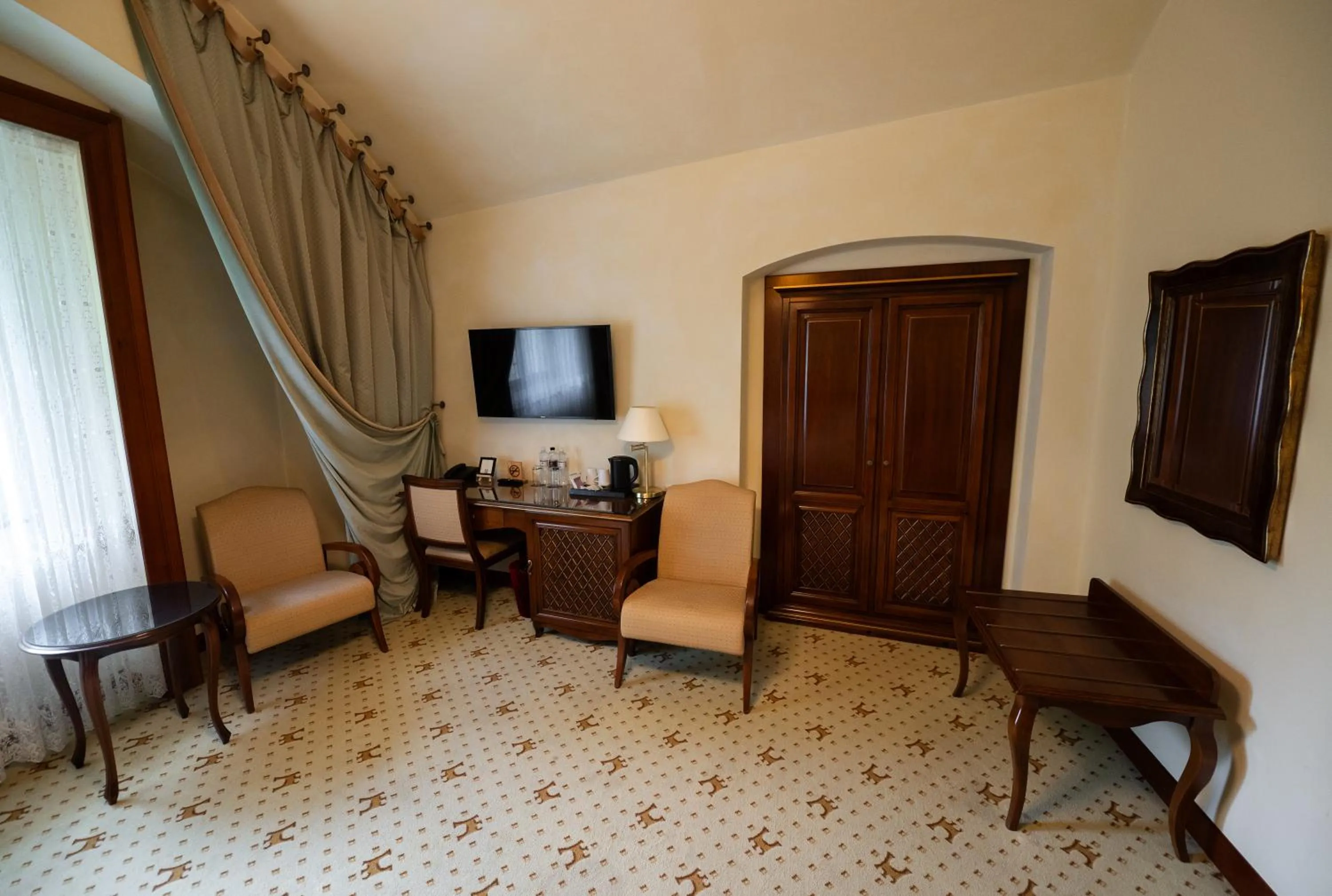 TV and multimedia in Citadel Inn Gastro Boutique Hotel - Готель Цитадель Львів