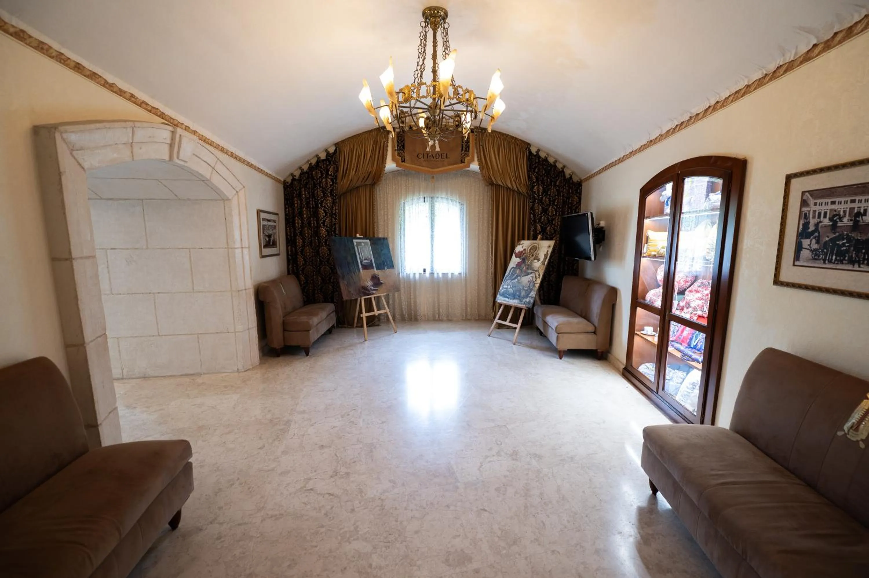 Library in Citadel Inn Gastro Boutique Hotel - Готель Цитадель Львів