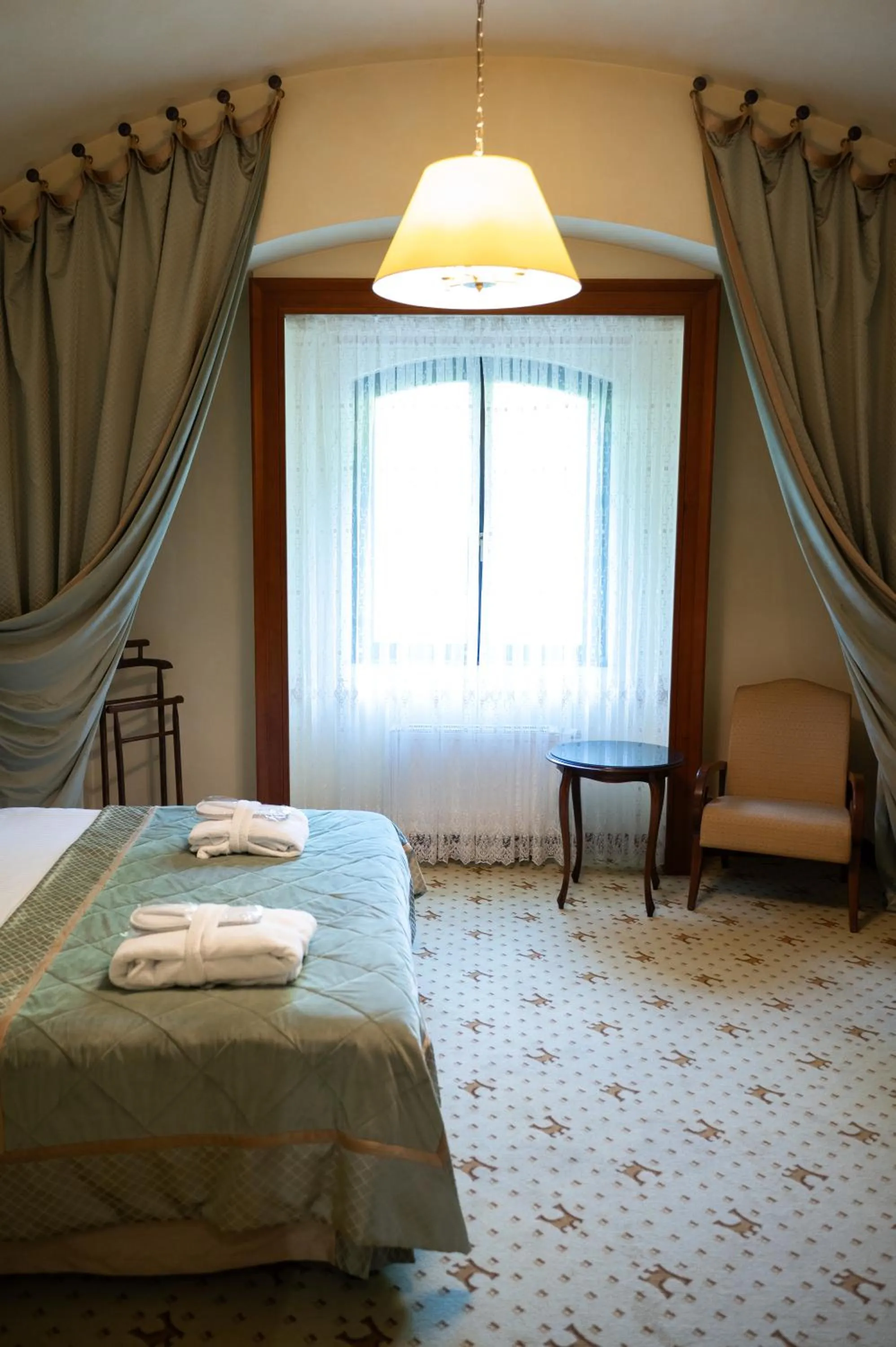 Bed in Citadel Inn Gastro Boutique Hotel - Готель Цитадель Львів