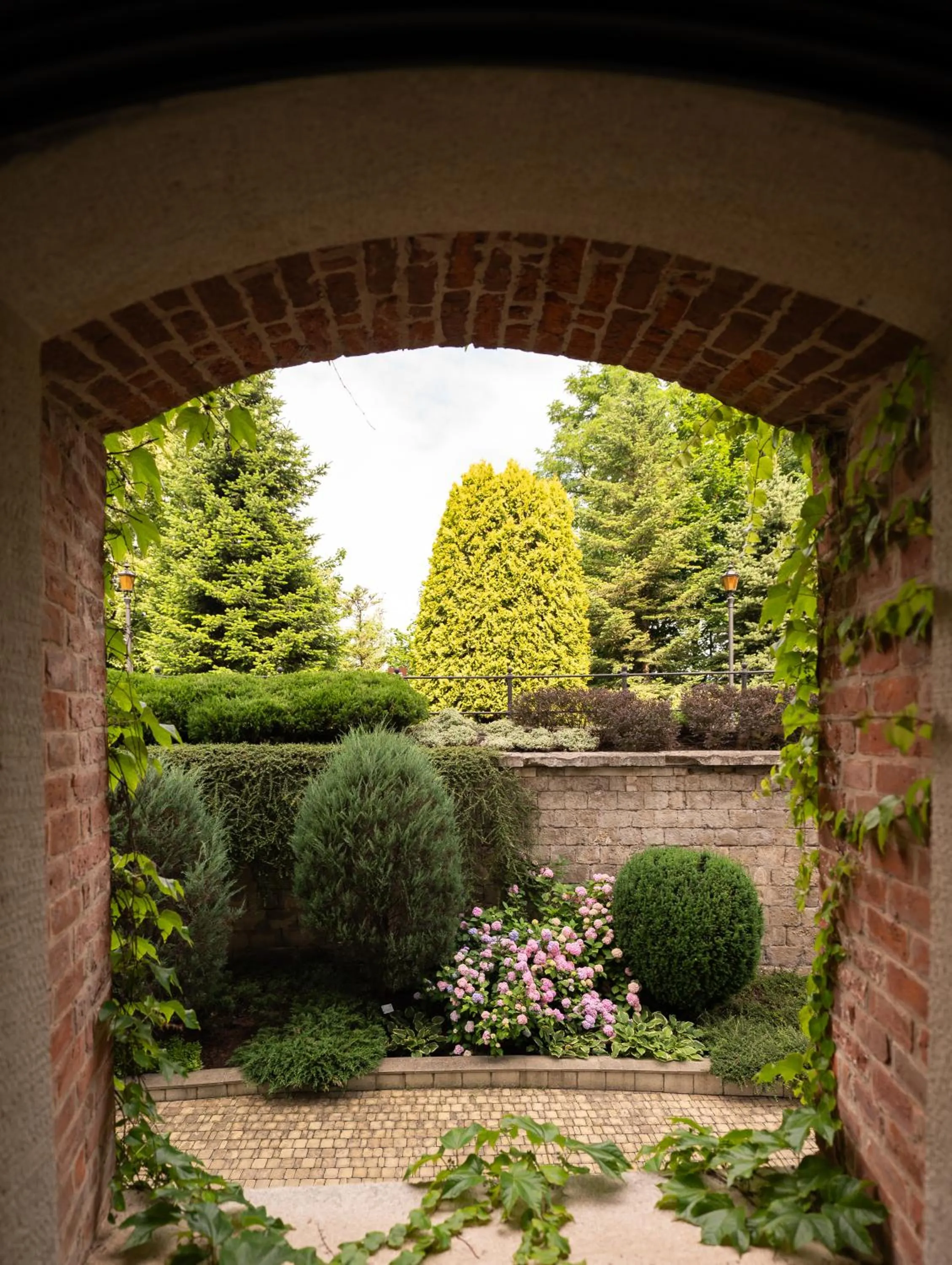 Garden in Citadel Inn Gastro Boutique Hotel - Готель Цитадель Львів