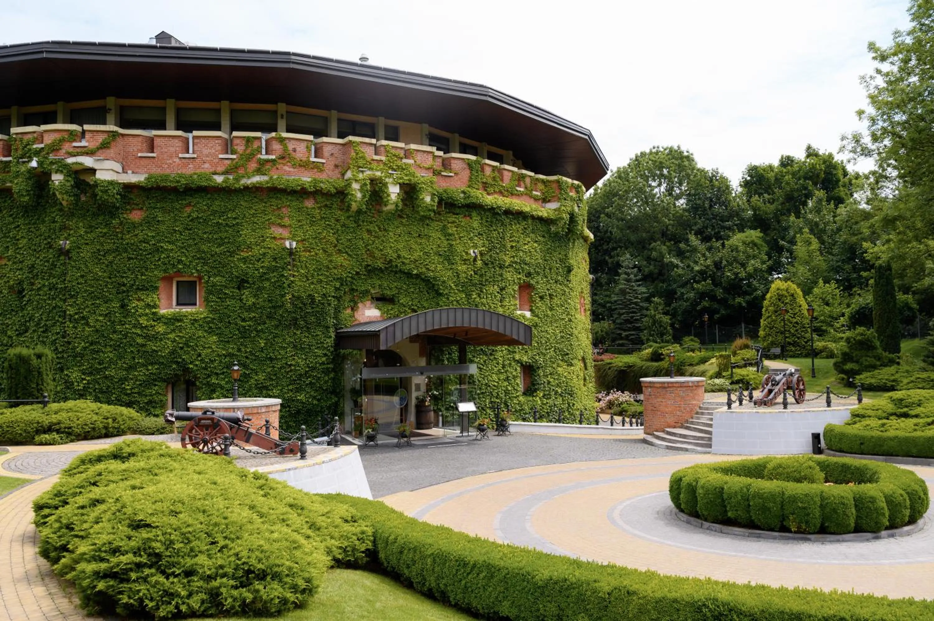 Property building in Citadel Inn Gastro Boutique Hotel - Готель Цитадель Львів