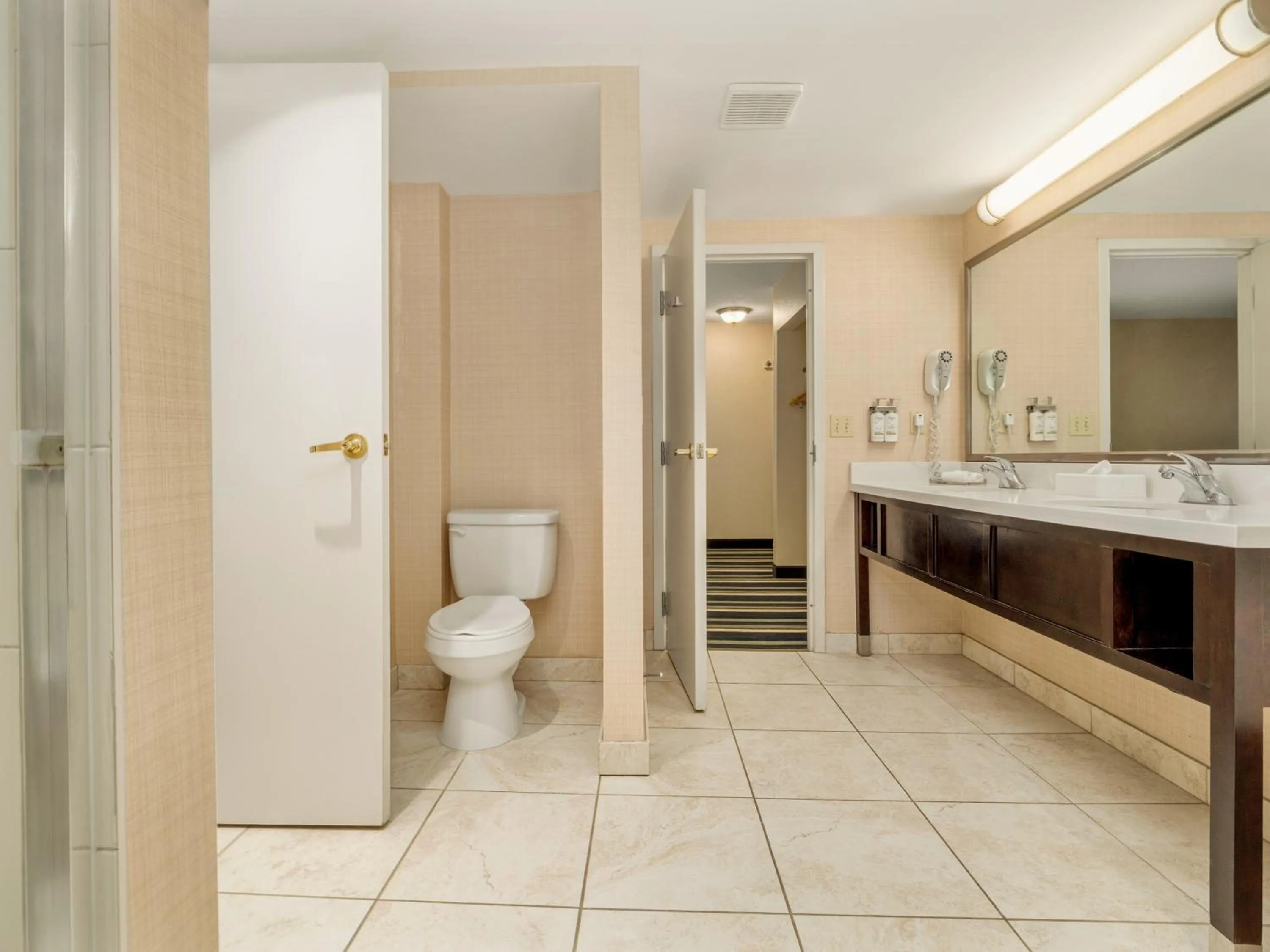 Bedroom in Holiday Inn Conference Centre Edmonton South by IHG