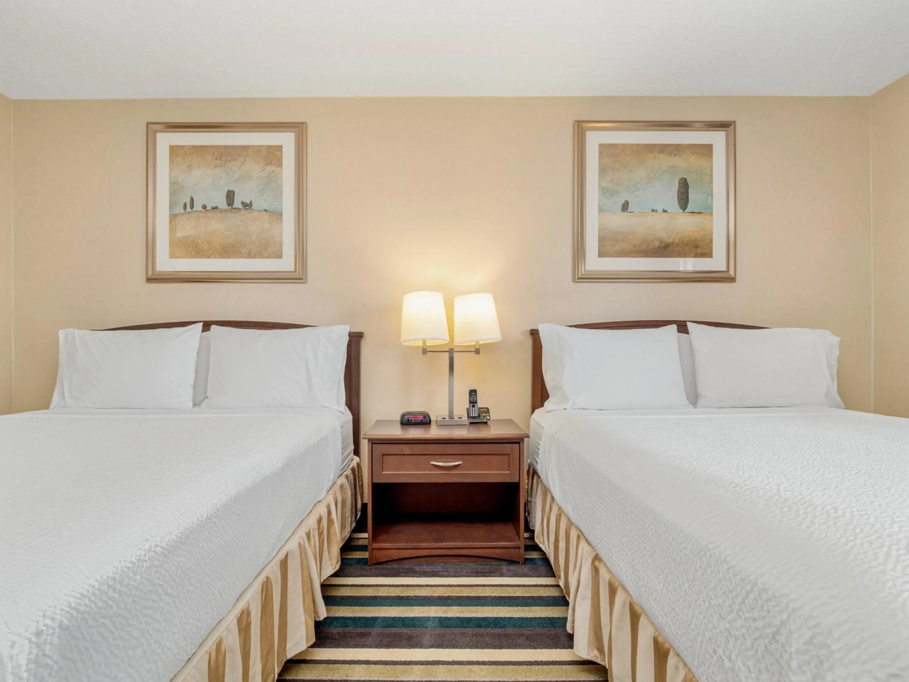 Photo of the whole room, Bed in Holiday Inn Conference Centre Edmonton South by IHG