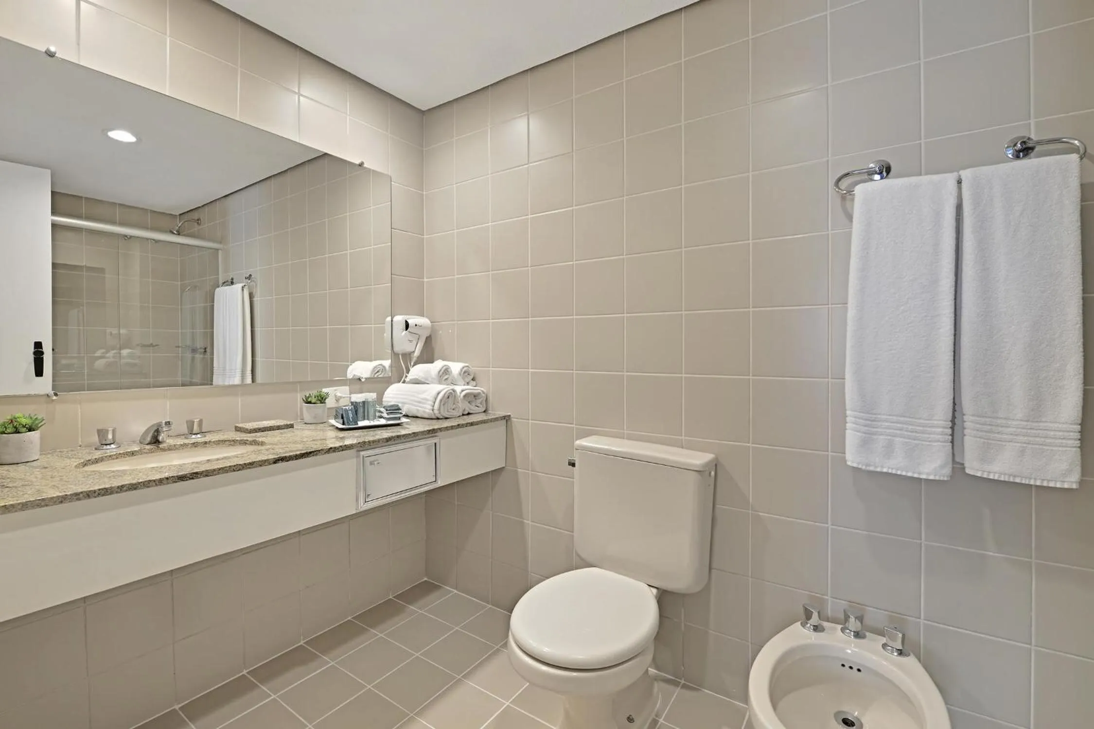 Shower in Hotel Deville Curitiba