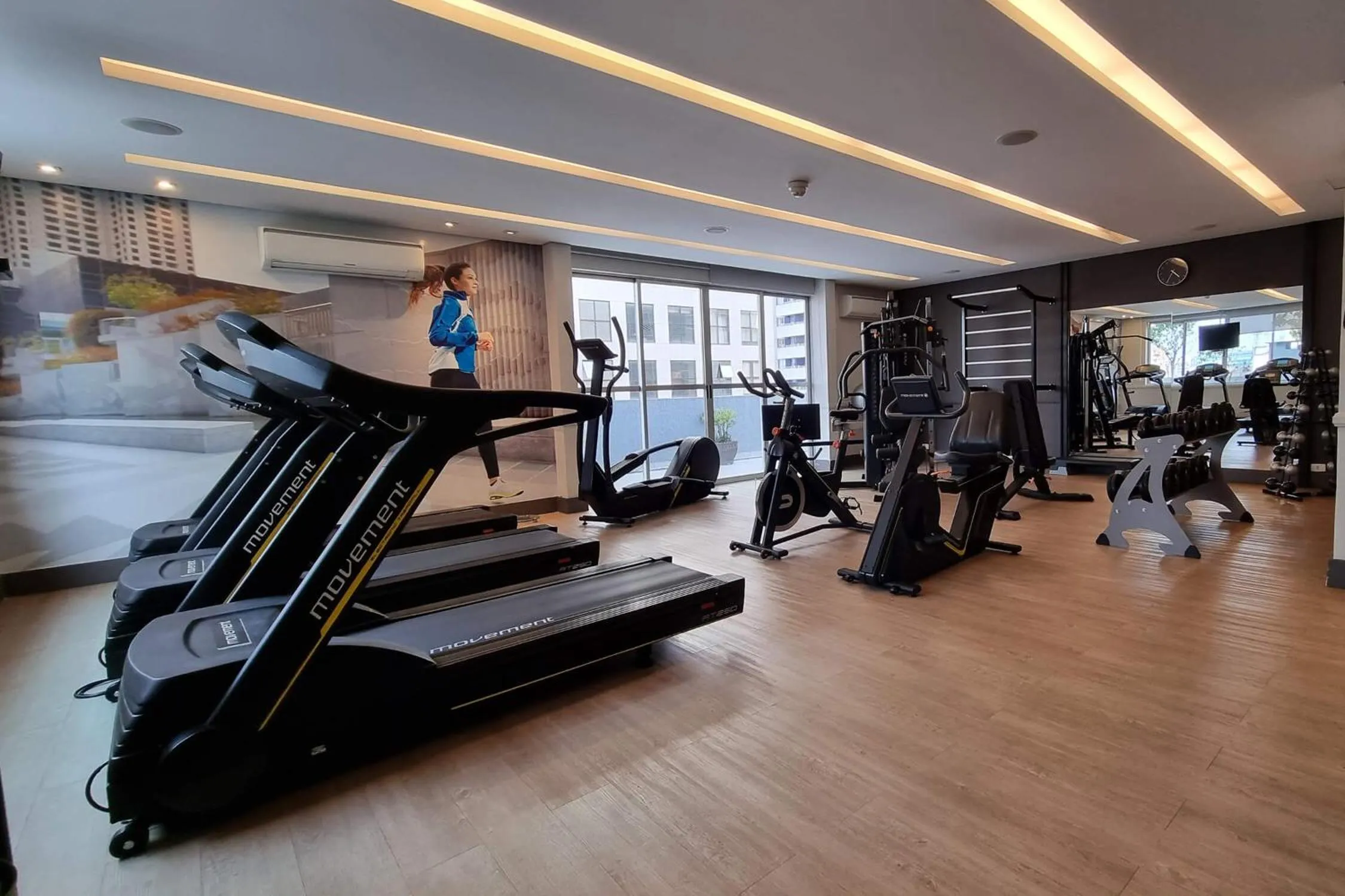 Fitness centre/facilities in Hotel Deville Curitiba