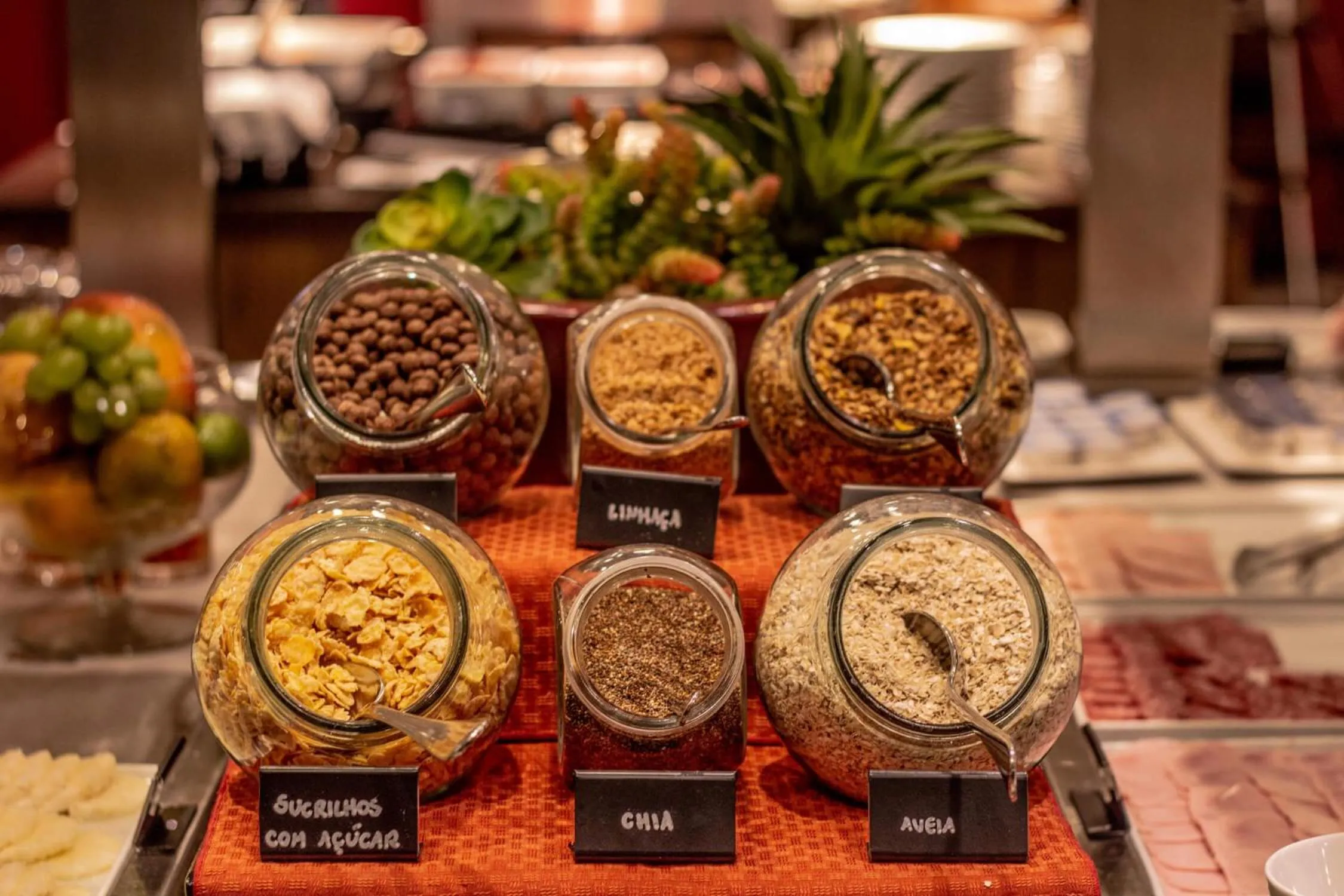 Restaurant/places to eat in Hotel Deville Curitiba