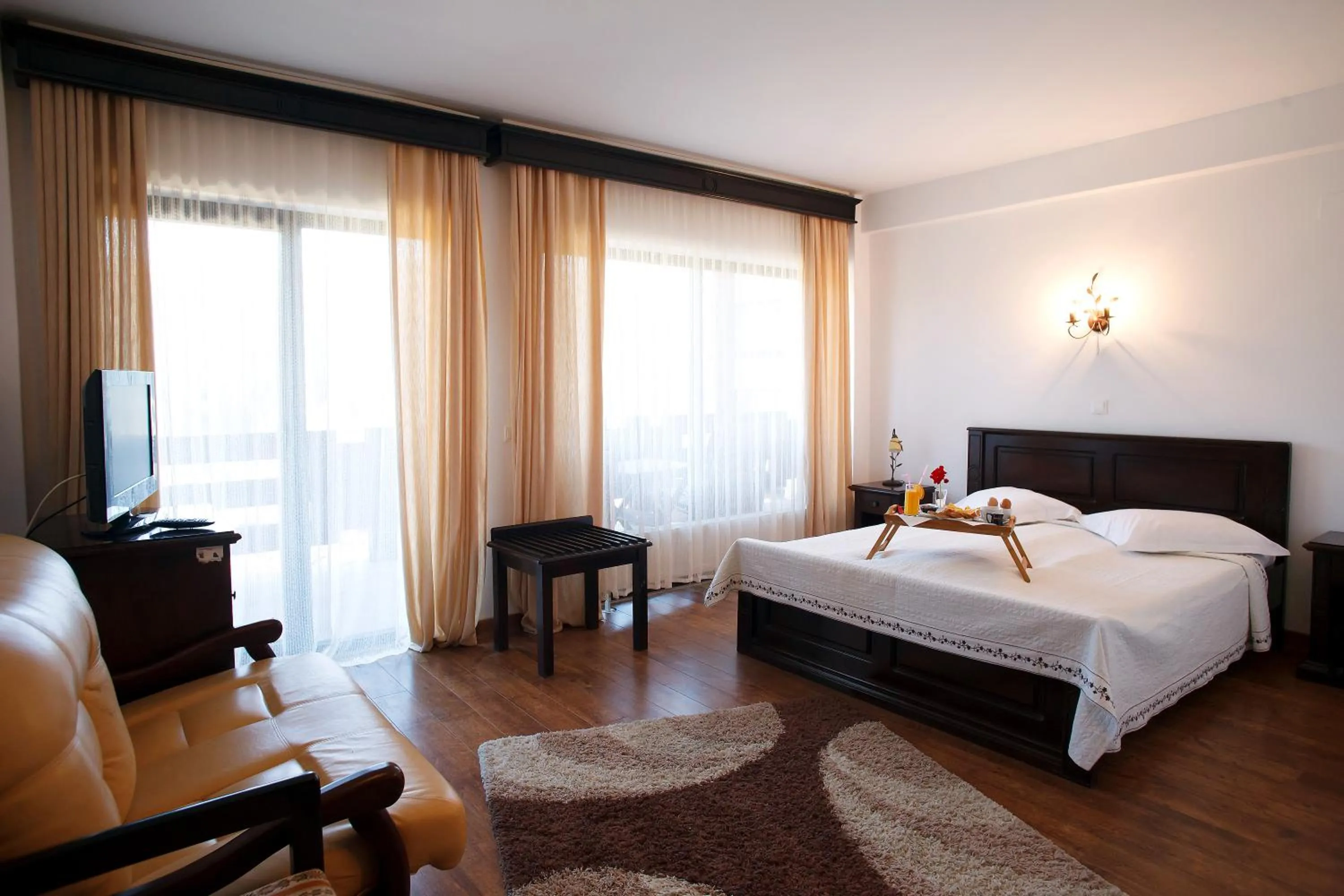 Photo of the whole room, Bed in Pension Perla Bucovinei