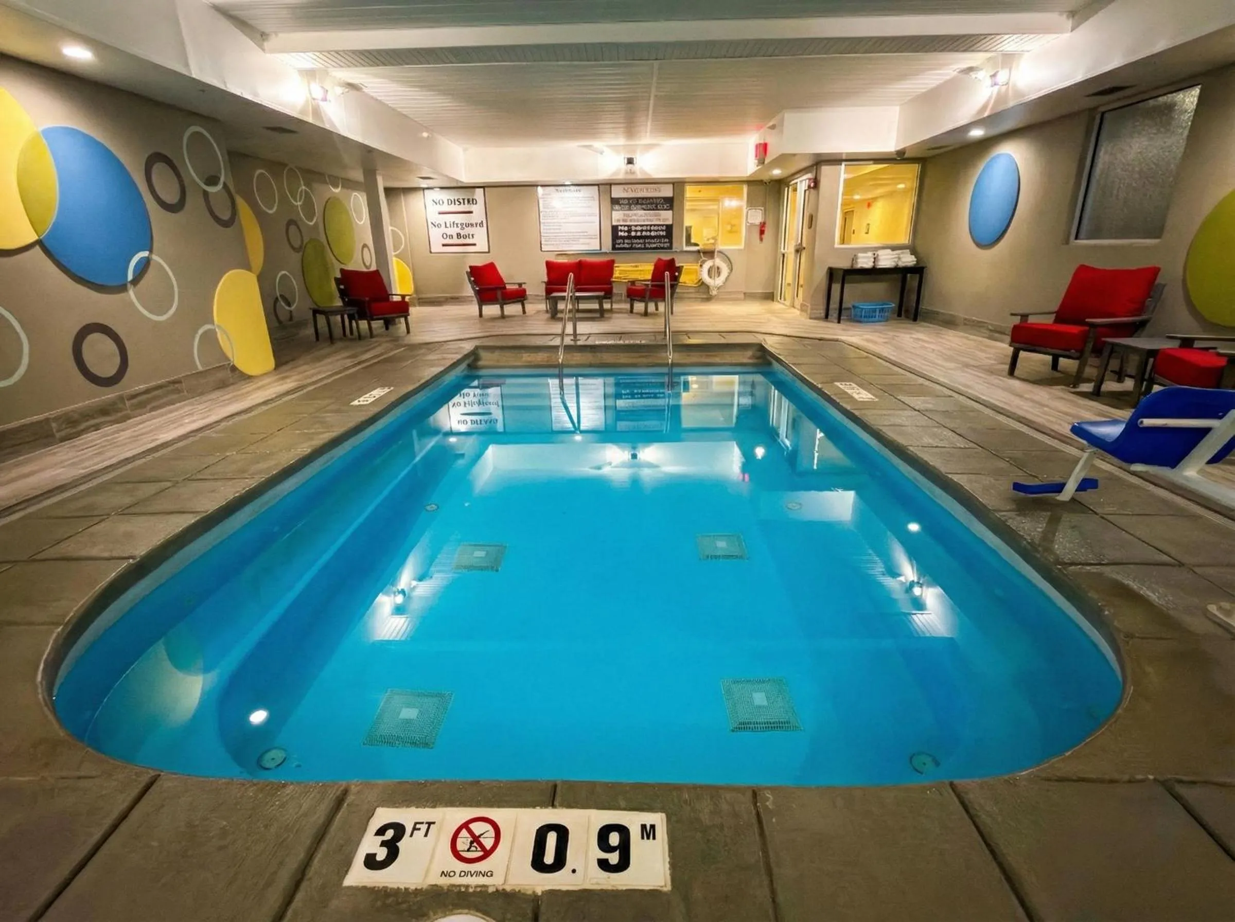 Swimming pool in Best Western Plus Sandusky Hotel & Suites