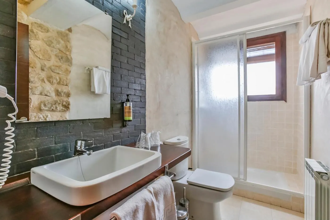 Shower in Fonda La Grancha