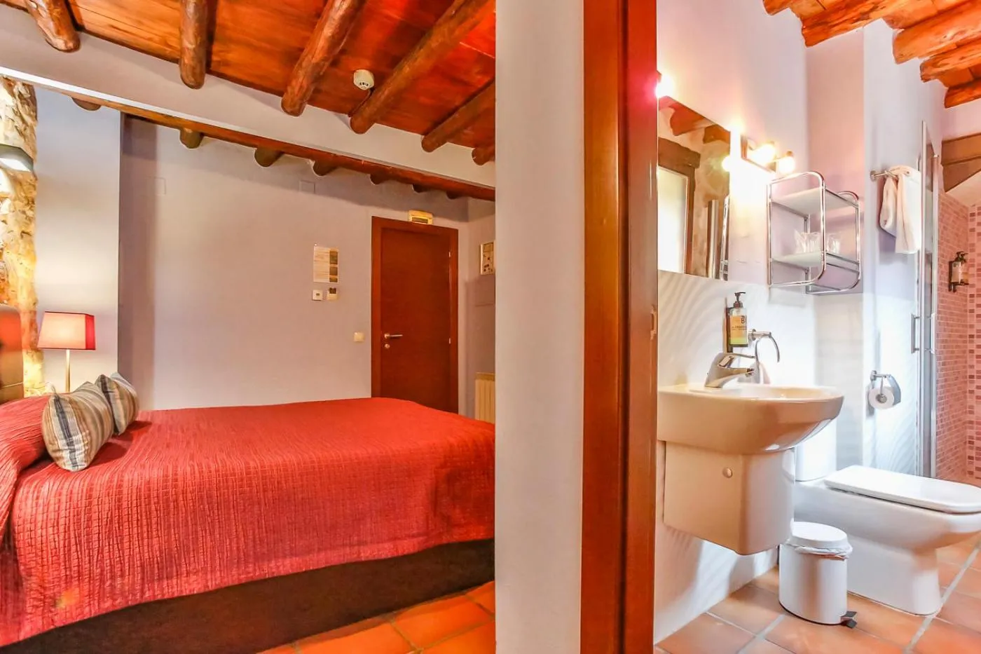 Bathroom, Bed in Fonda La Grancha