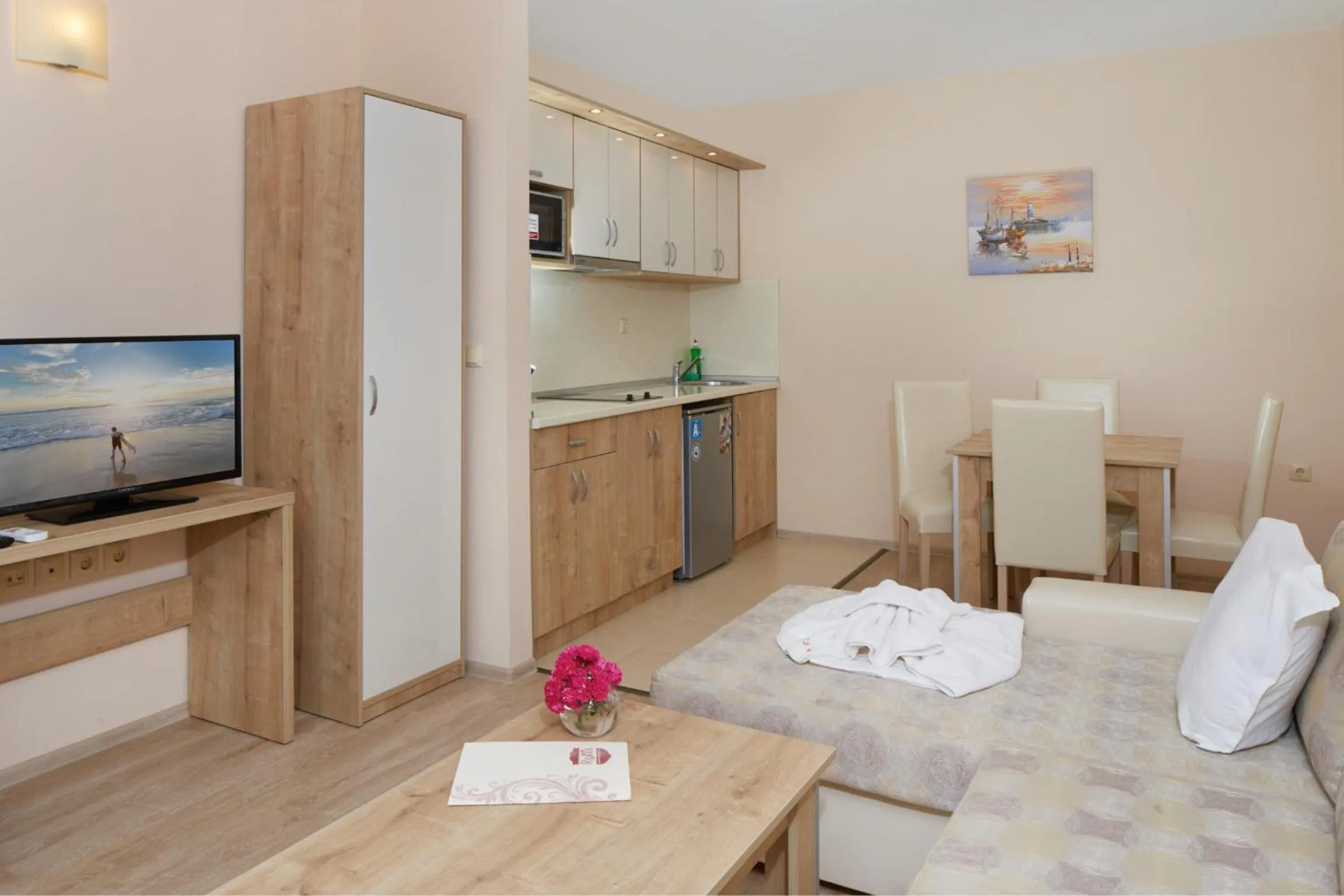 Kitchen or kitchenette, Bed in Relax Holiday Complex & Spa