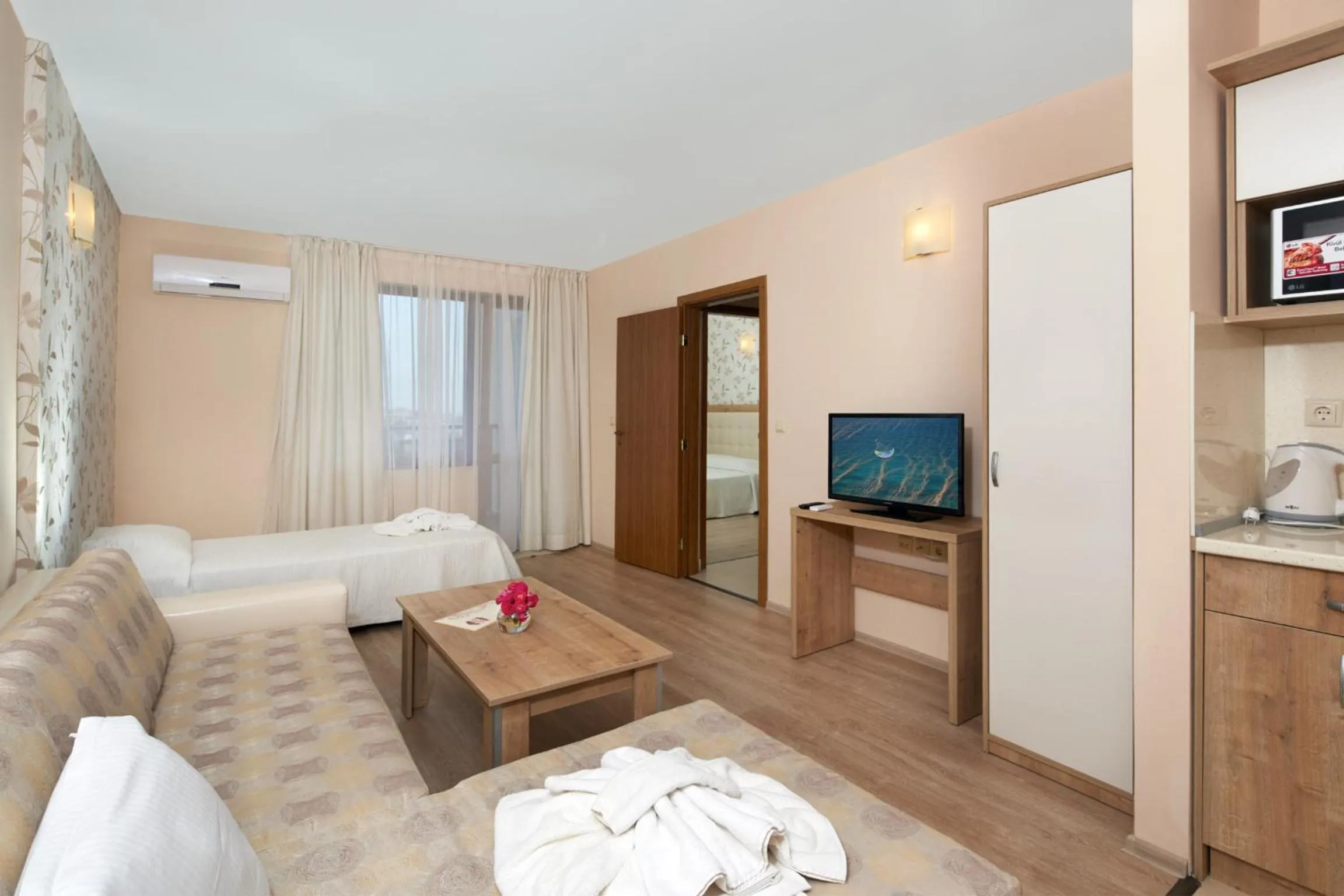 TV and multimedia, Bed in Relax Holiday Complex & Spa
