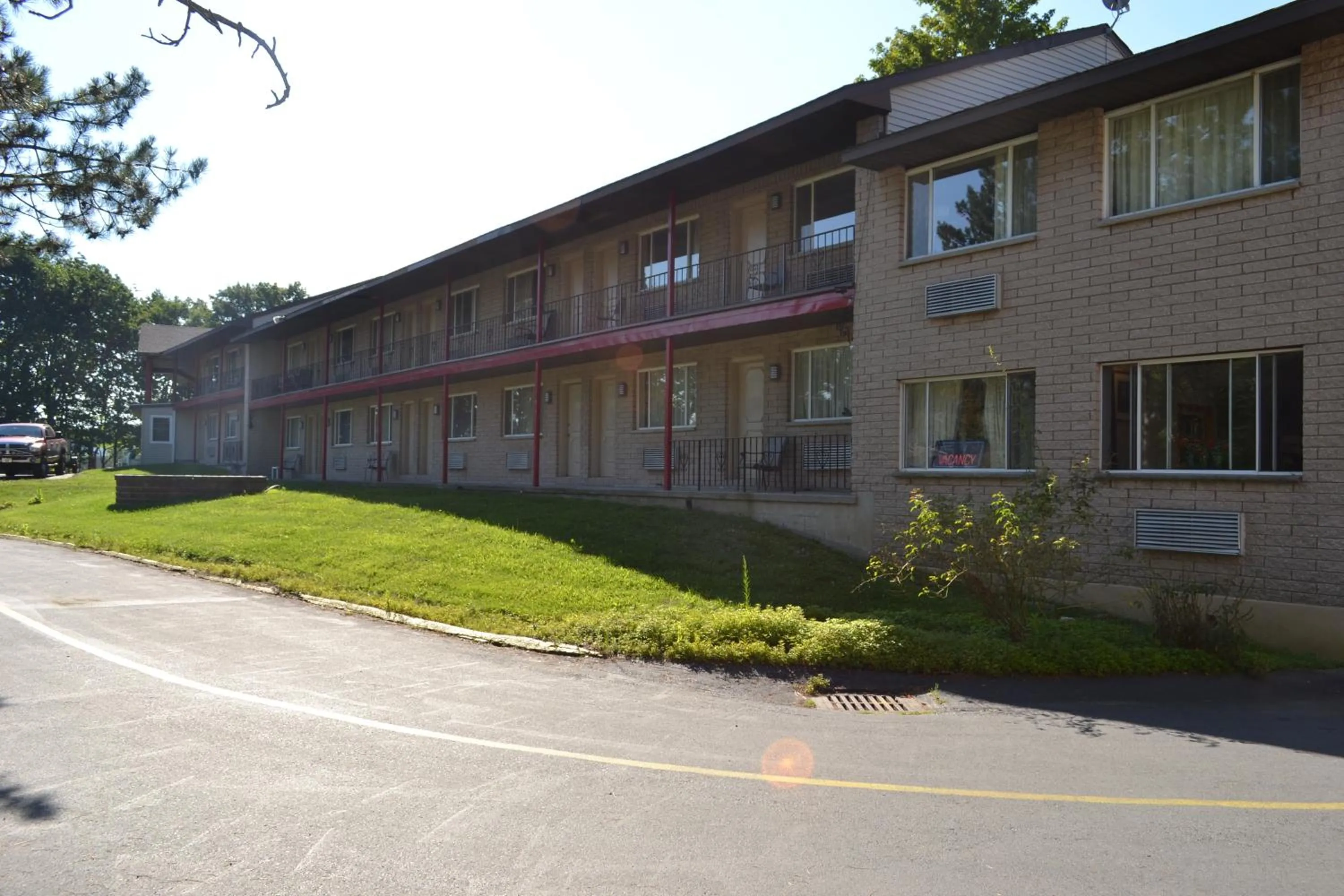 Facade/entrance in Latham Inn