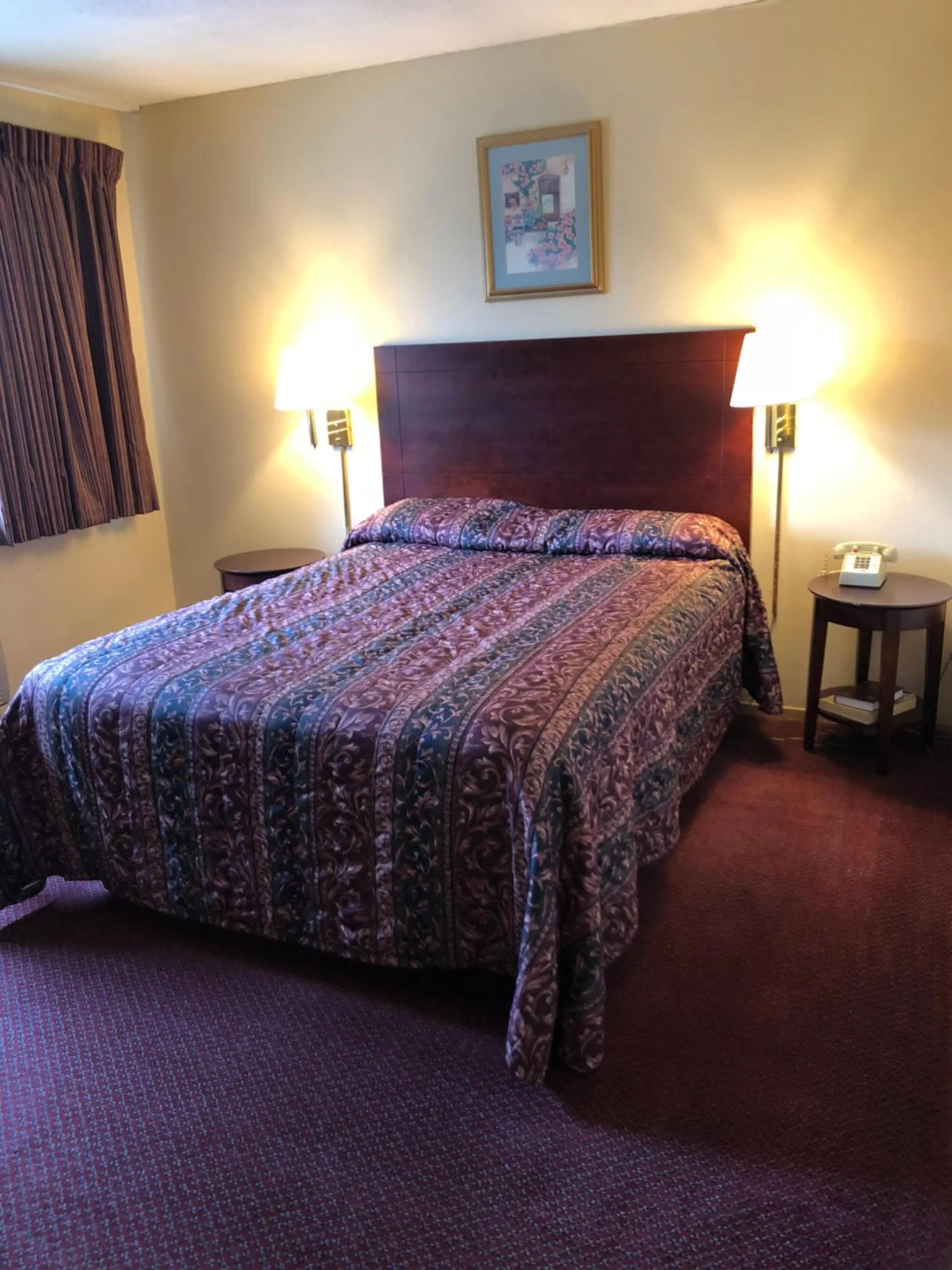 Bed in Latham Inn