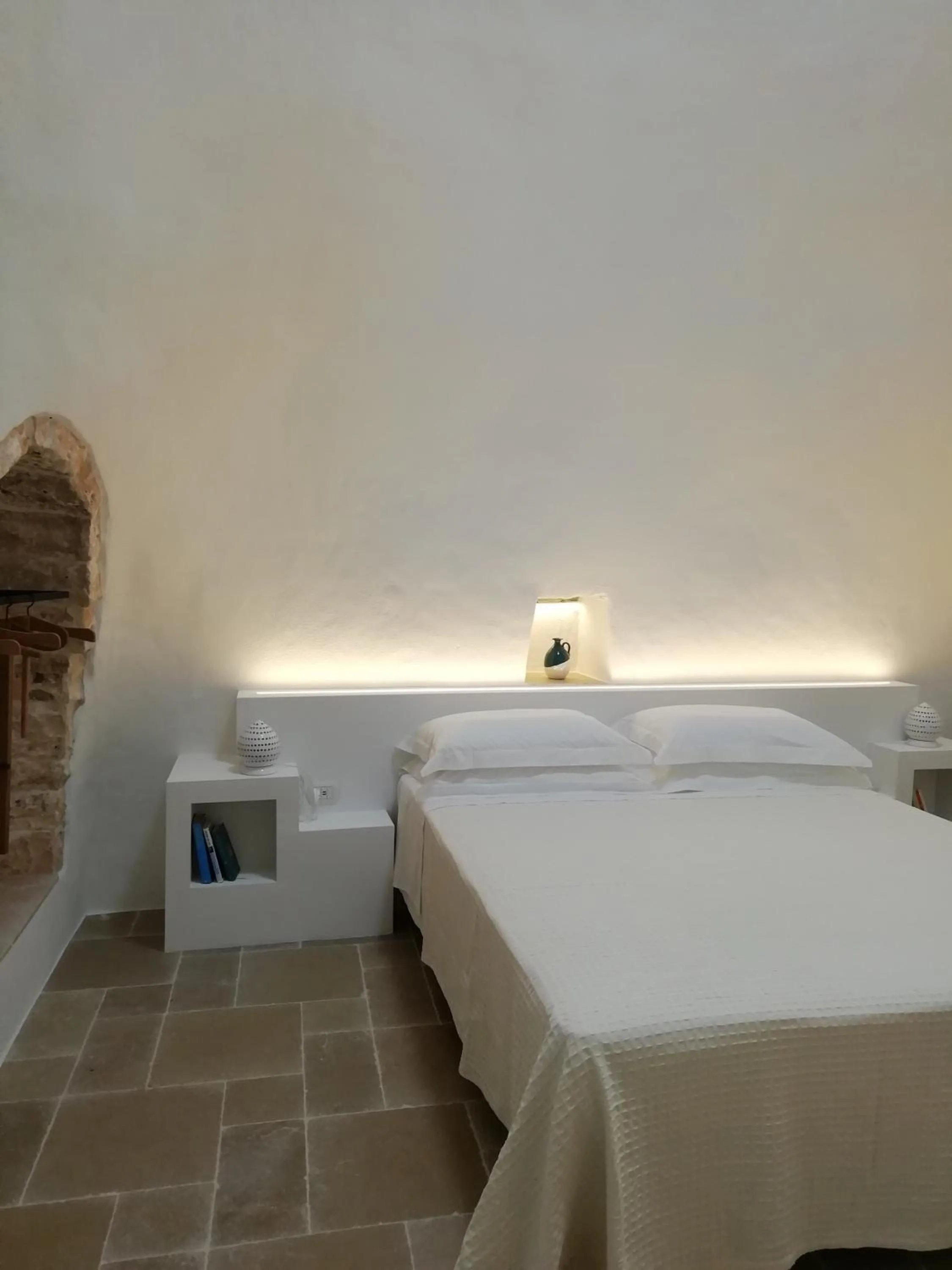 Photo of the whole room, Bed in Pietra Pesara