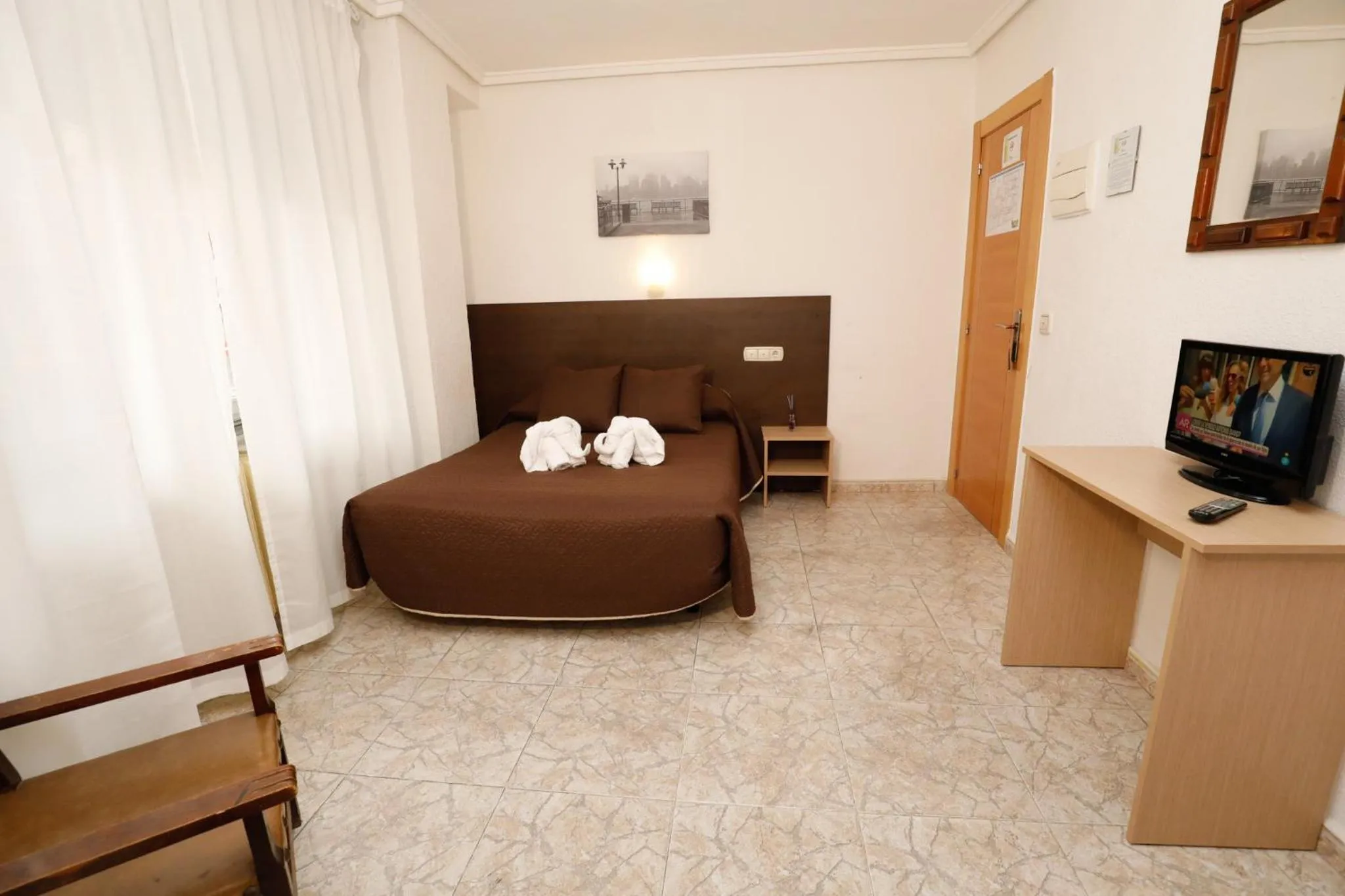 Photo of the whole room in Hostal Conde David