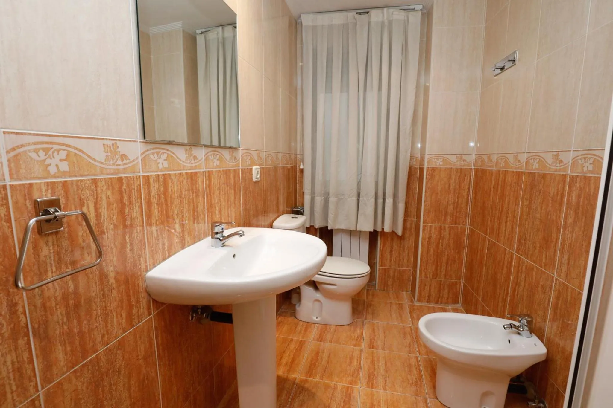 Toilet in Hostal Conde David