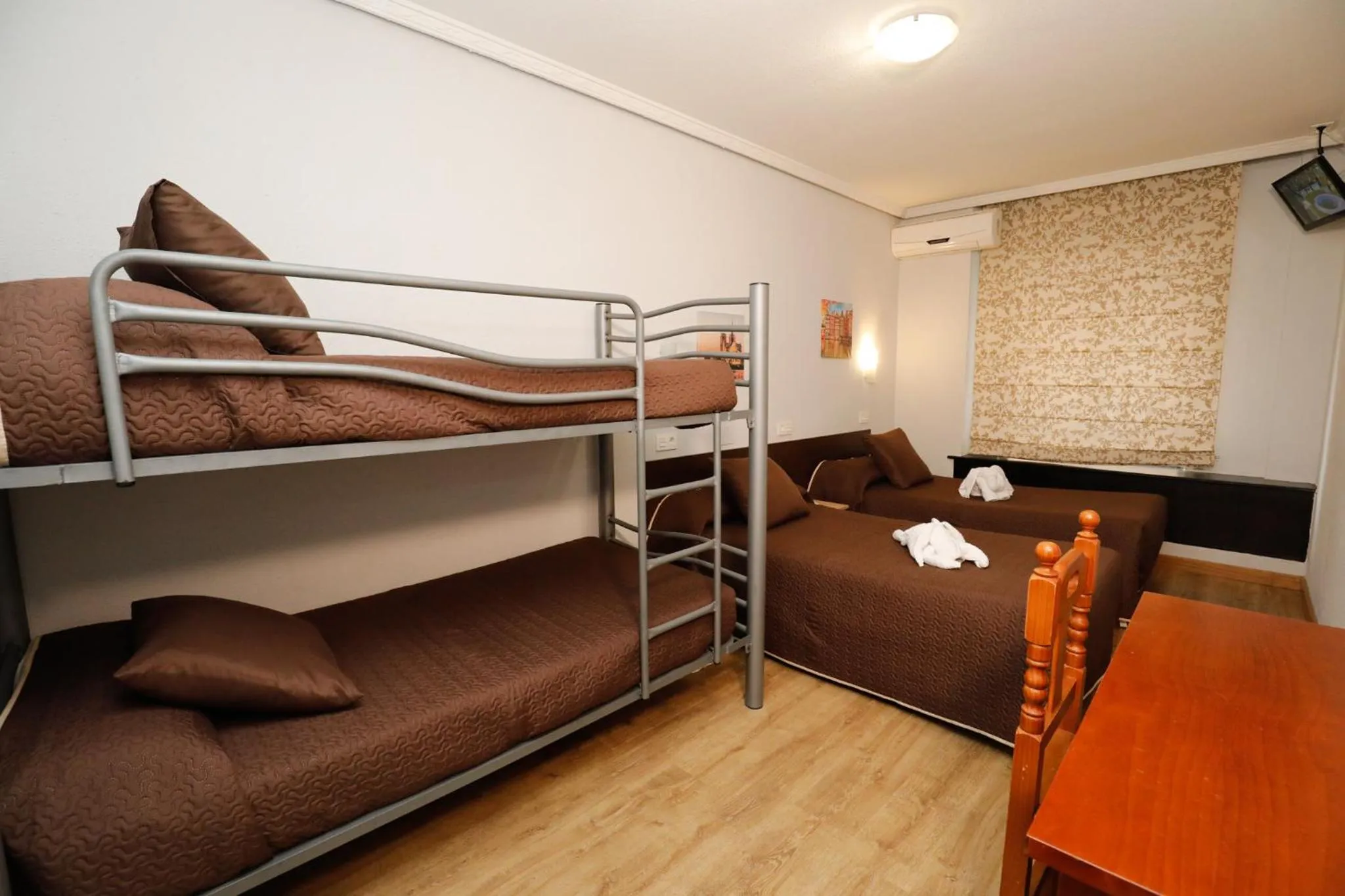 bunk bed, Bed in Hostal Conde David