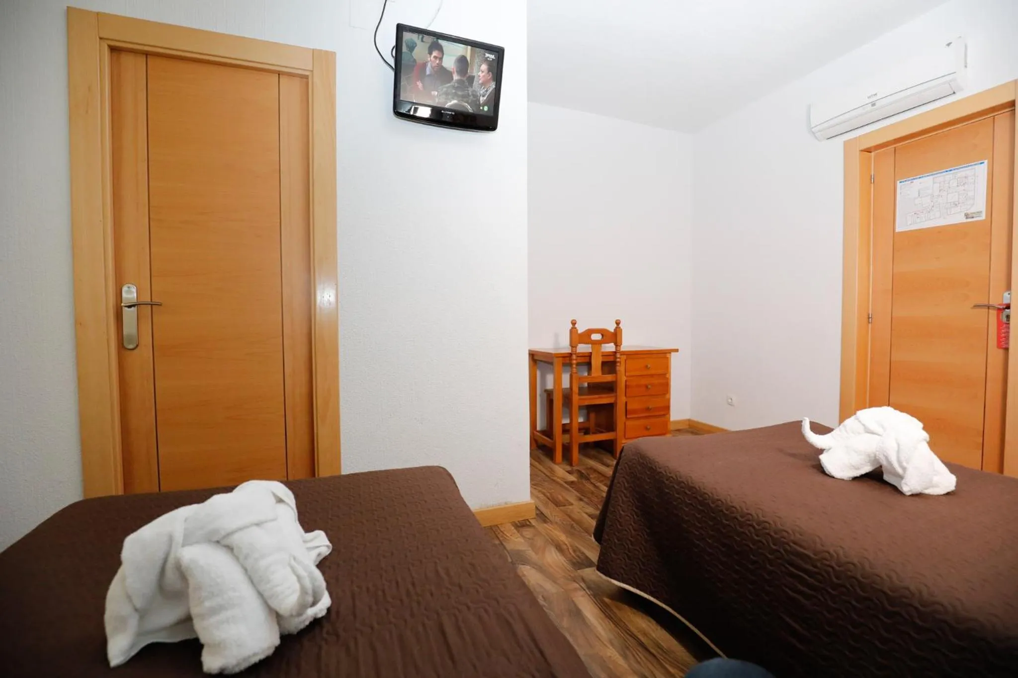 Bed in Hostal Conde David