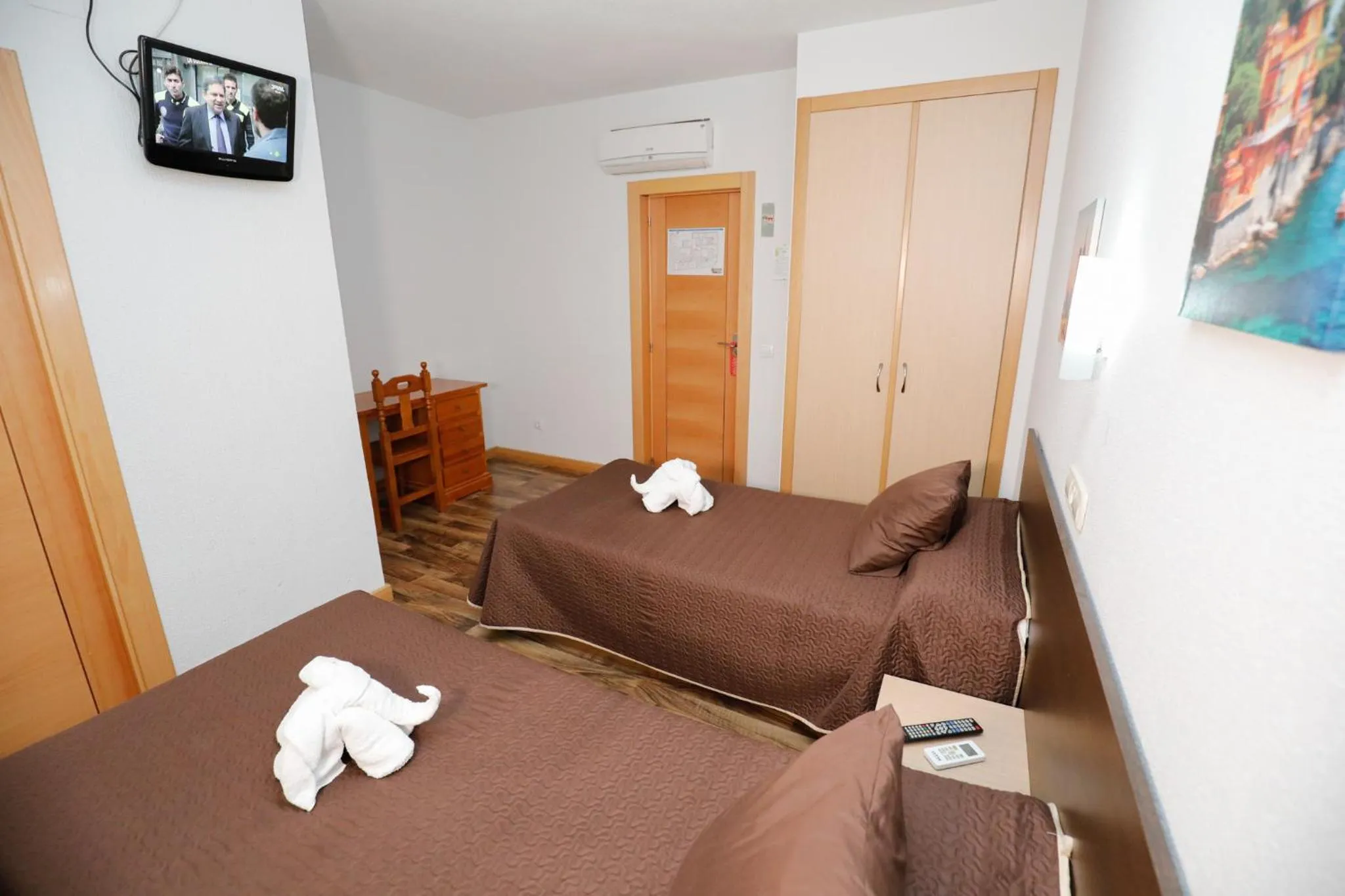 Photo of the whole room, Bed in Hostal Conde David